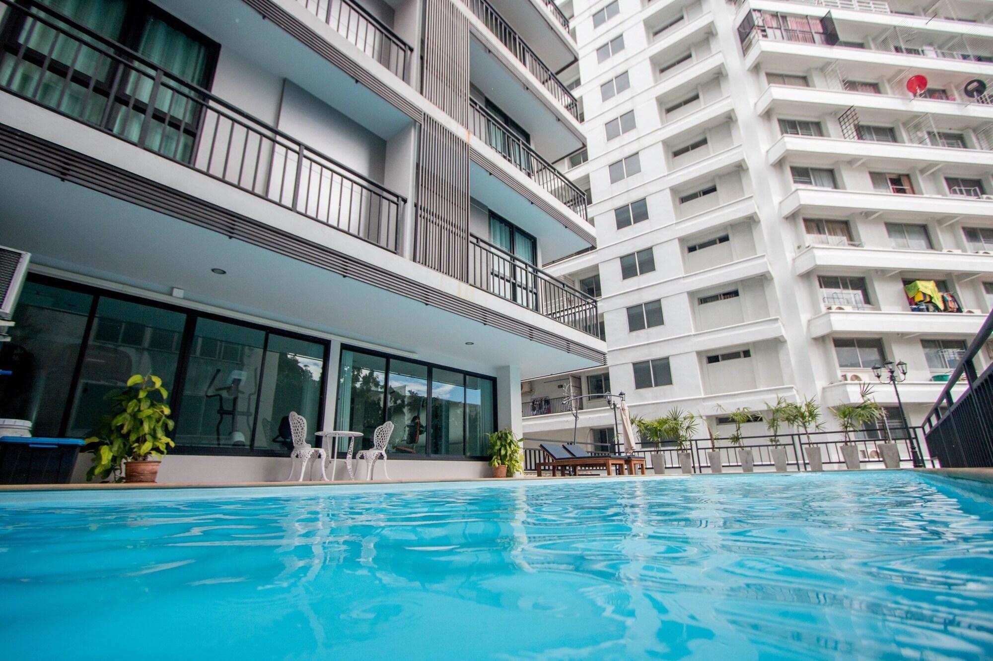 Vista Piscina Huay Kaew Palace 1