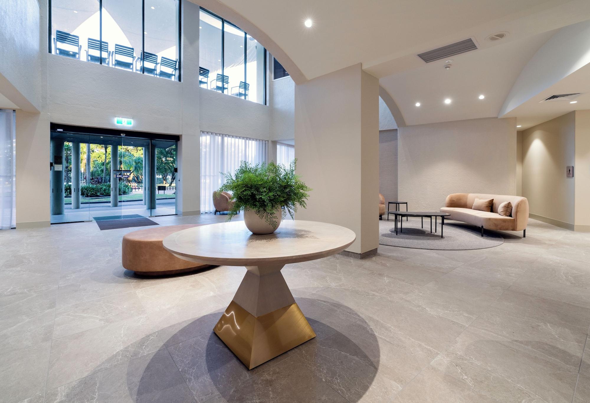 Vista Lobby Hilton Garden Inn Darwin