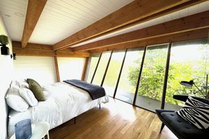Alquiler Vacacional - Architectural Marvel in Hollywood Hills with Views