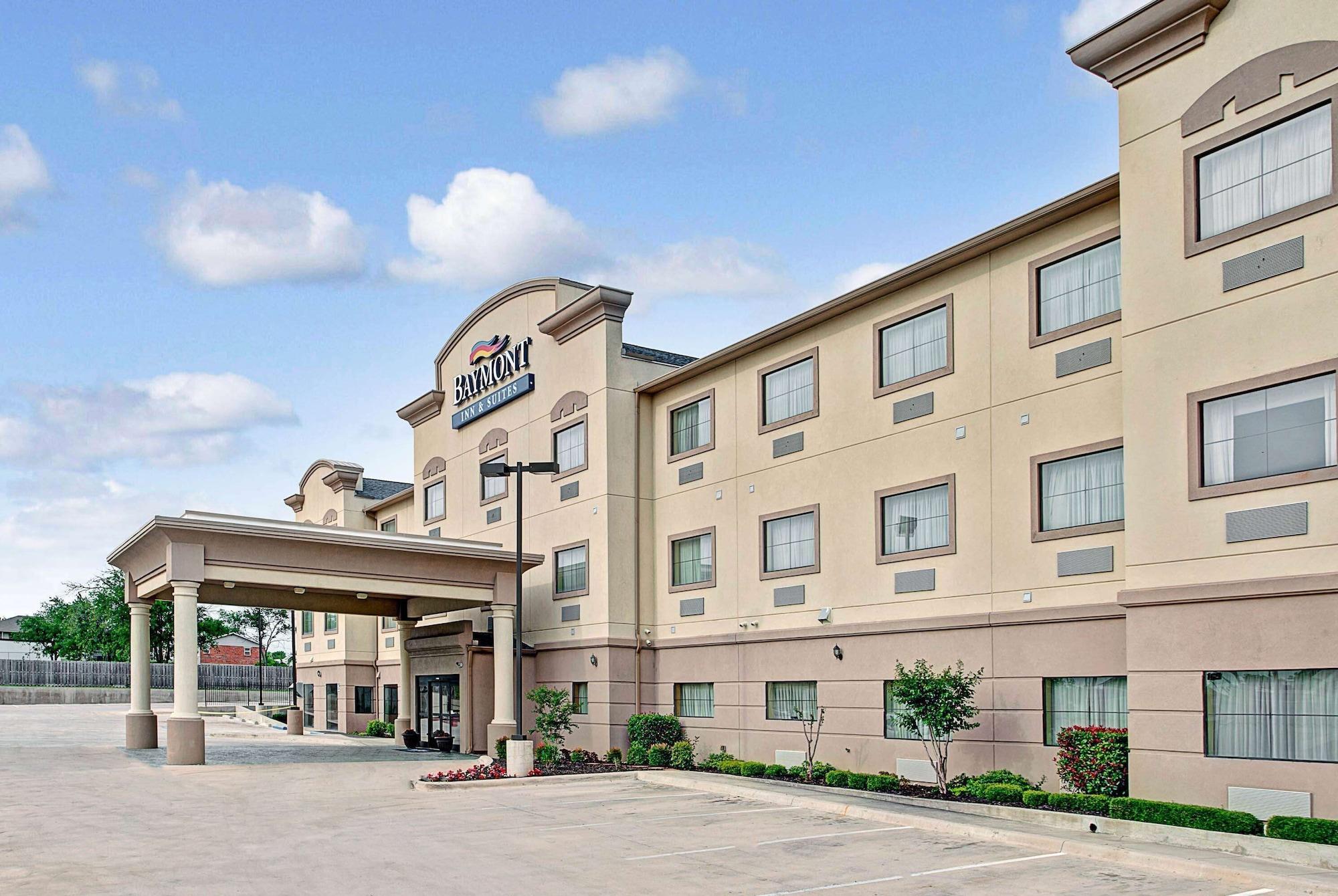Vista Exterior Baymont by Wyndham Decatur