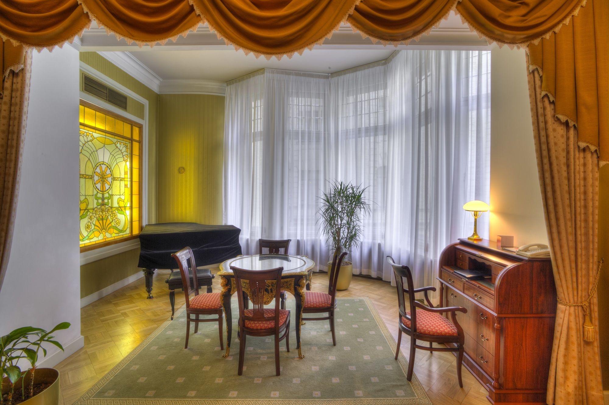 Comodidades do quarto Hotel National, a Luxury Collection Hotel, Moscow