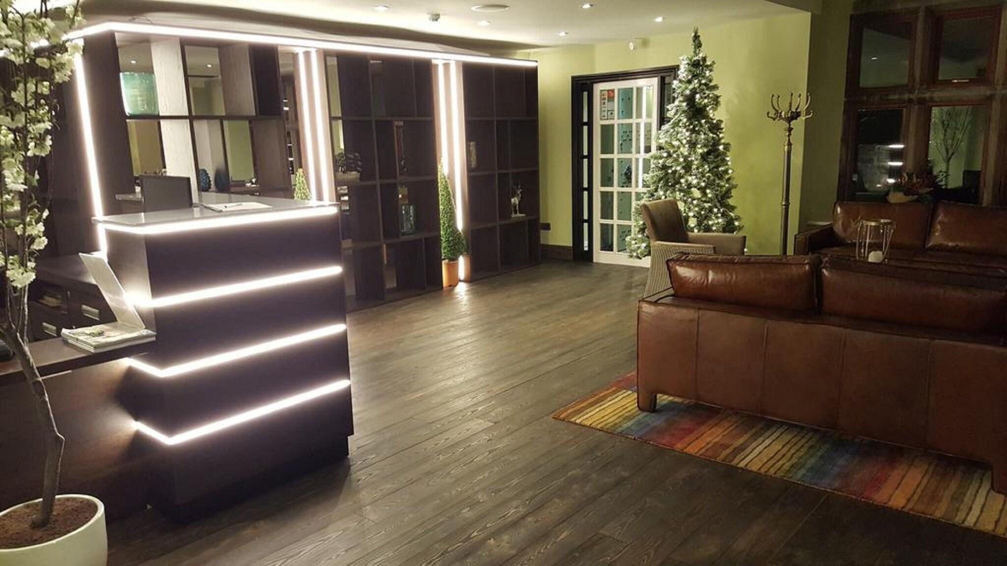 Vista Lobby Stonecross Manor Hotel