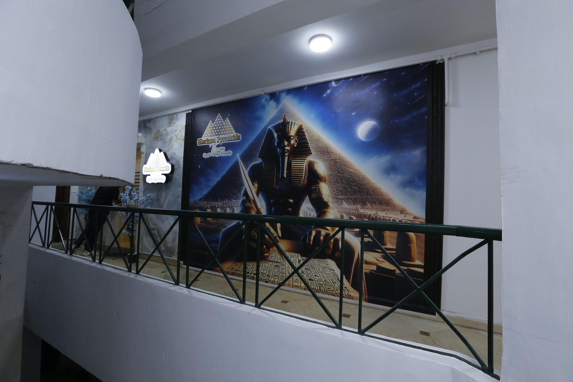 Varios Horizon Pyramids view inn