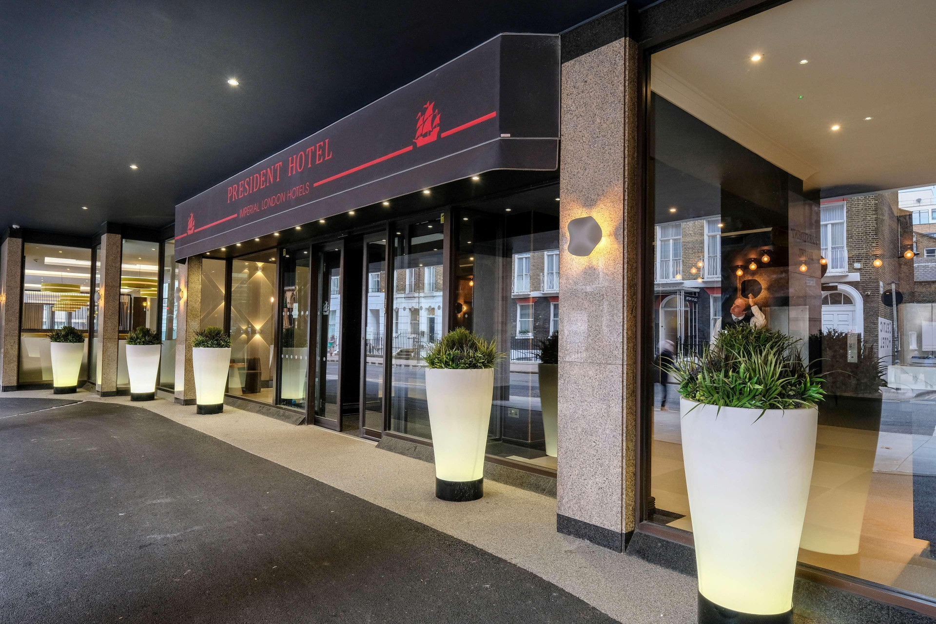 Vista Exterior President Hotel