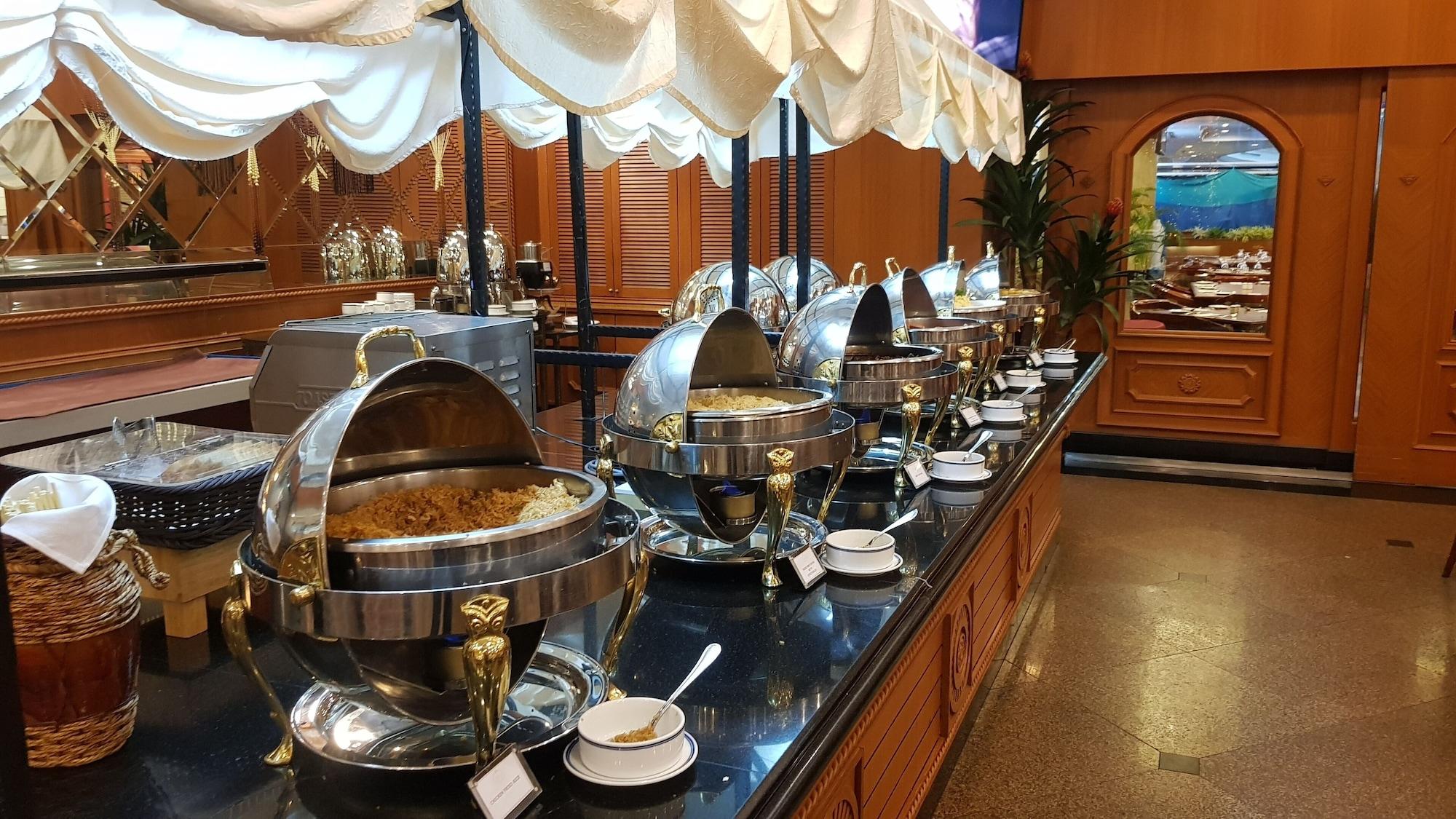 Restaurant The Rizqun International Hotel