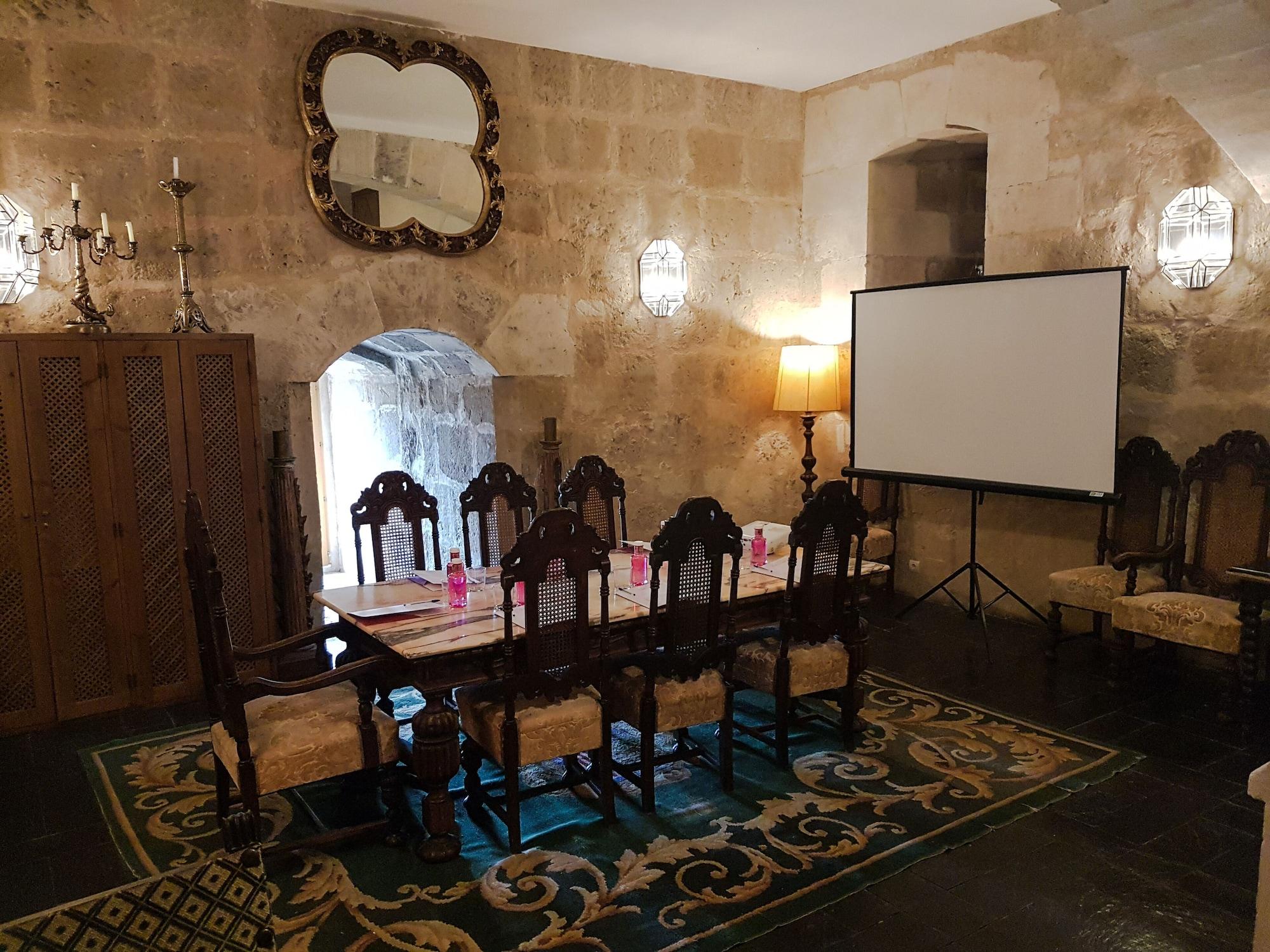 Sala de Reuniones Posada Real Castillo del Buen Amor