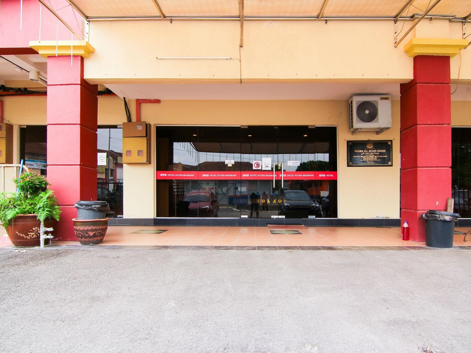 Vista Exterior OYO 11343 Hotel Putra Iskandar