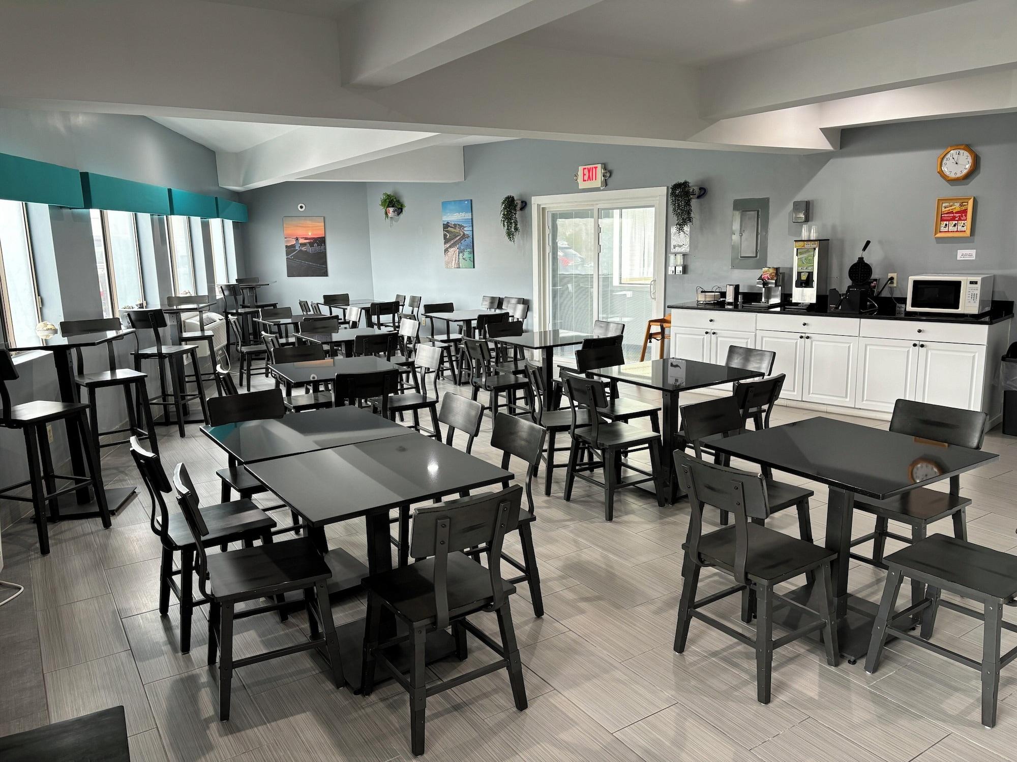 Restaurant Admiralty Inn & Suites - a Red Collection Hotel