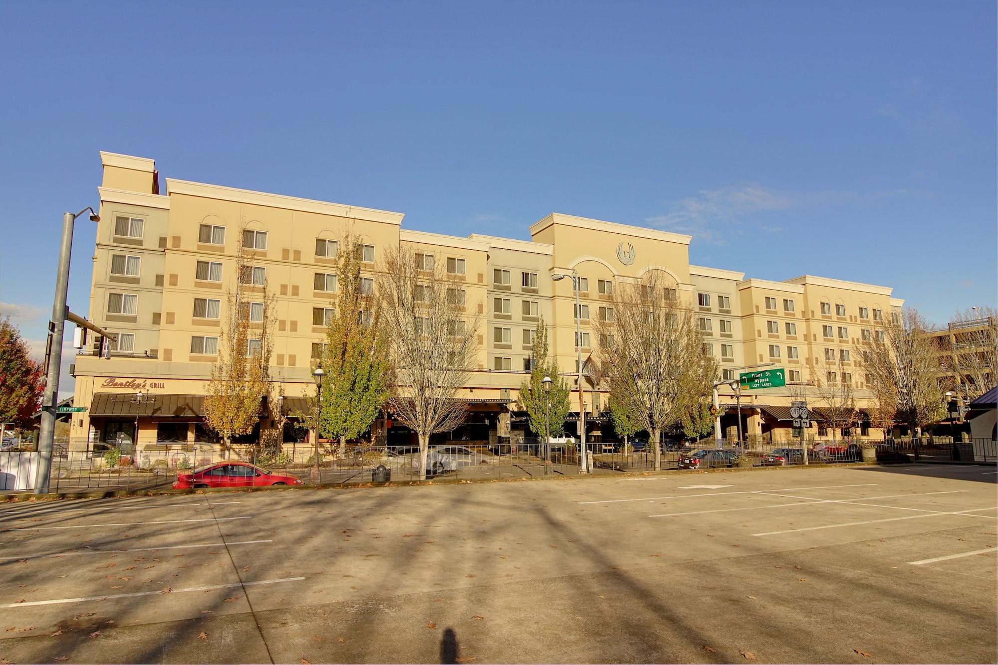 Vista Exterior The Grand Hotel - Salem