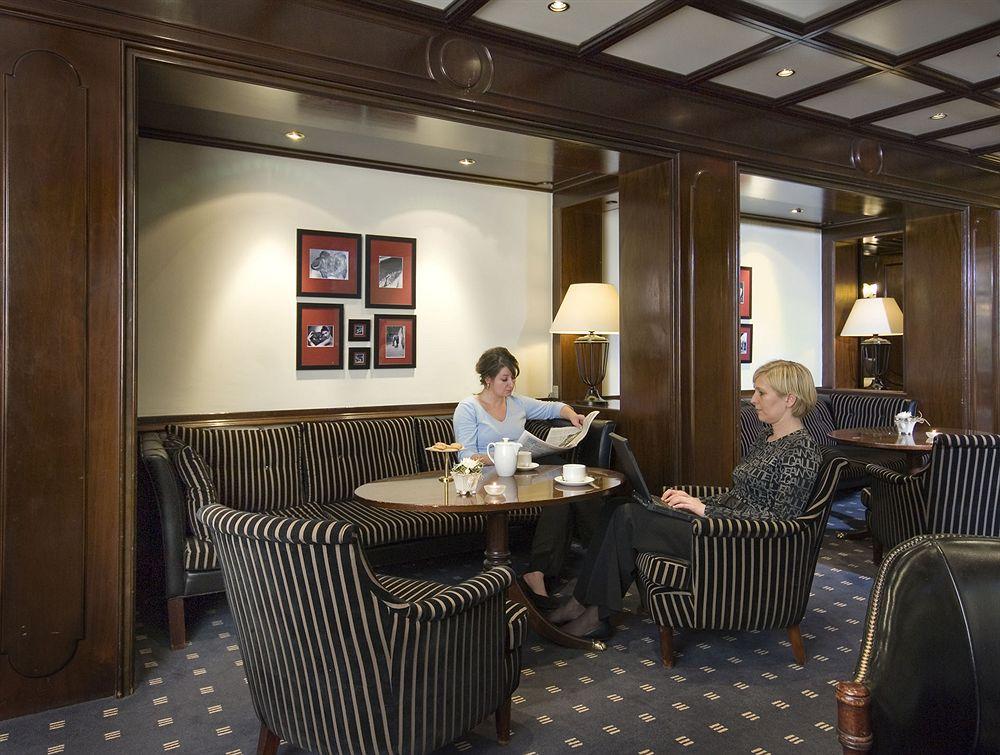 Vista Lobby Opera