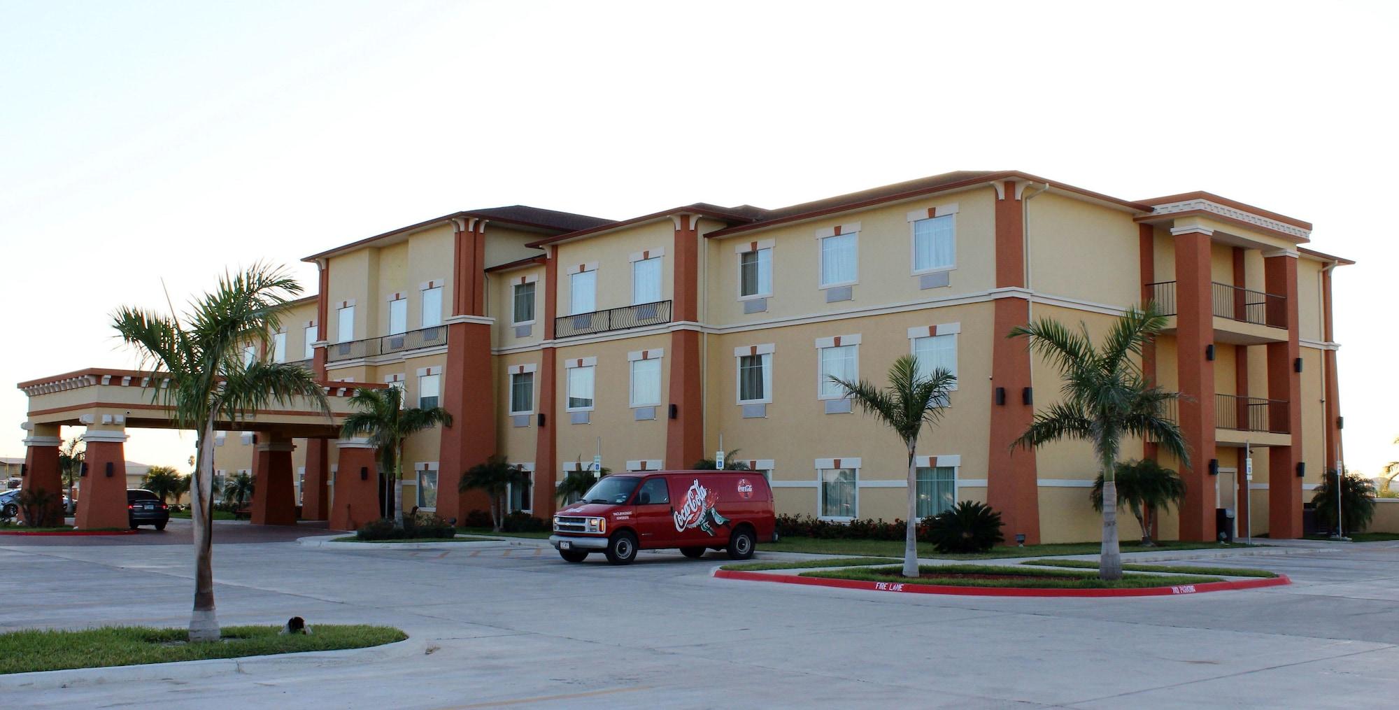 Vista Exterior Super 8 by Wyndham Hidalgo/McAllen Area
