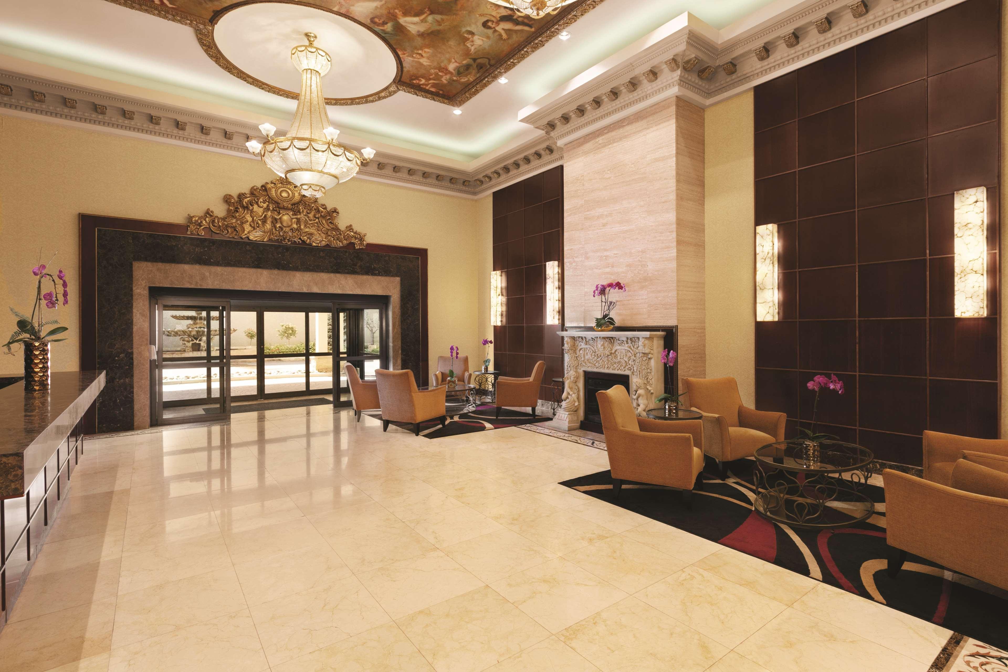 Vista Lobby Radisson Hotel Toronto Airport West