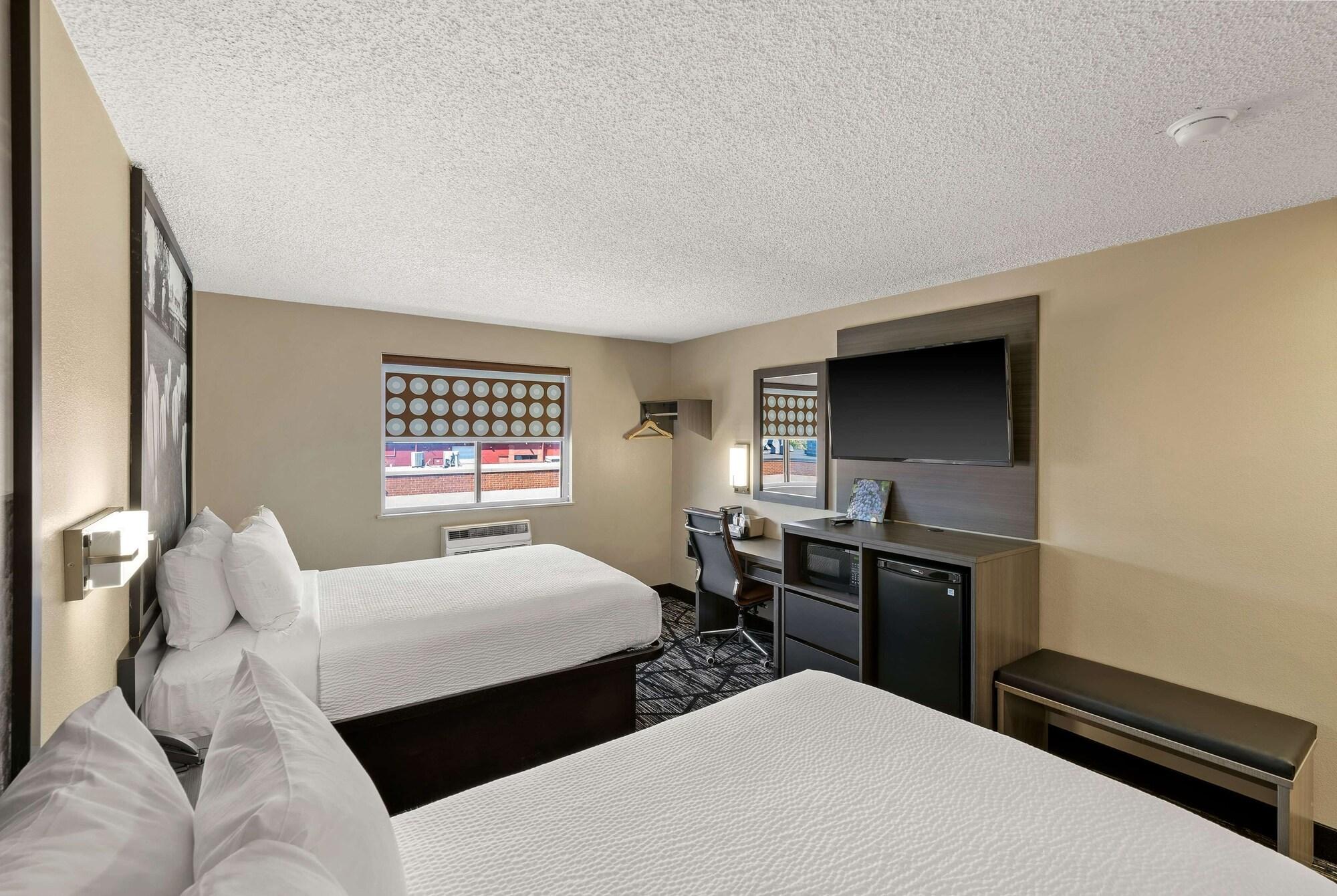 Varios Super 8 by Wyndham Charlottesville