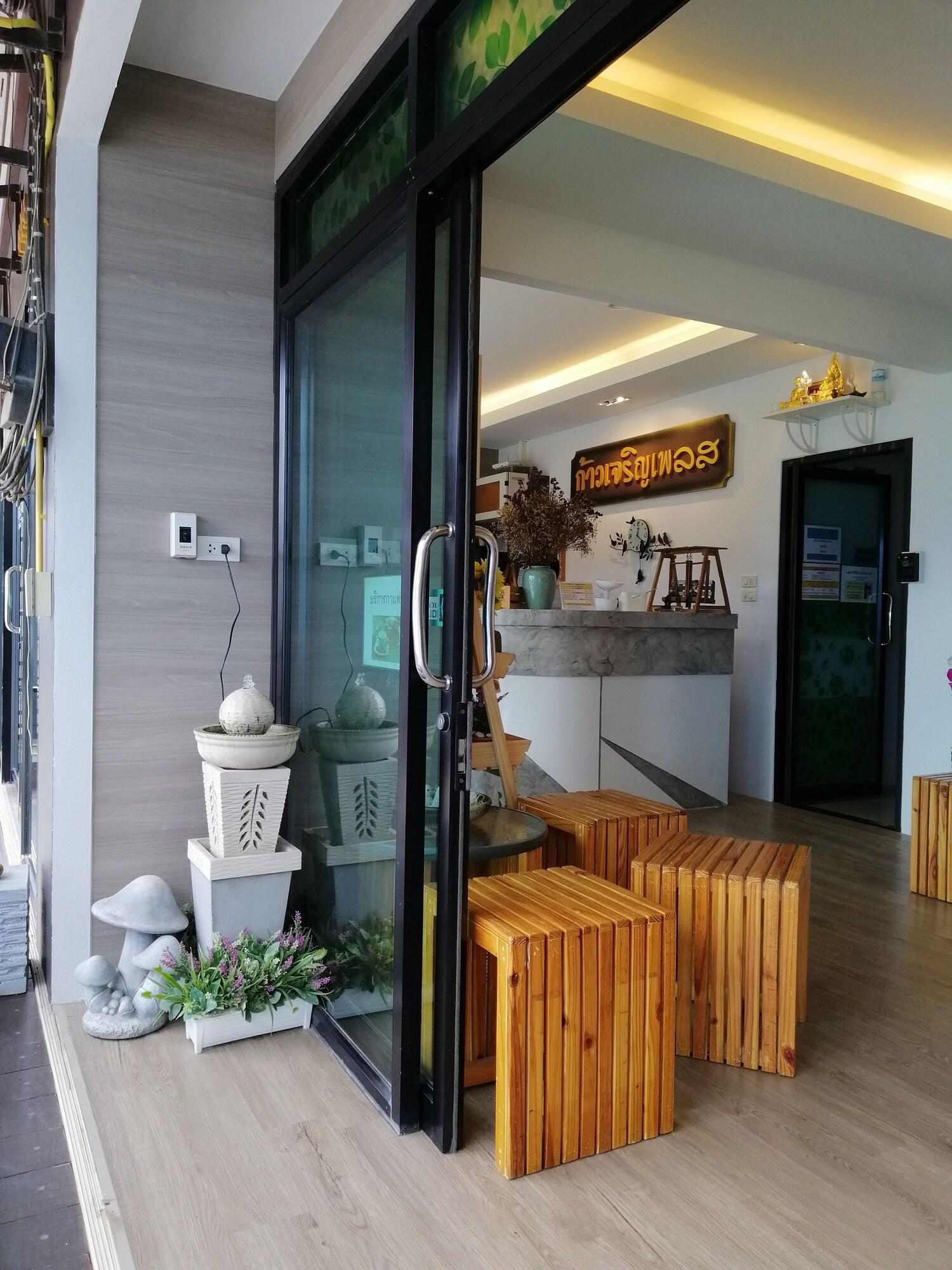 Vista Exterior Kaocharoen Place