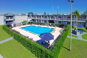 Alojamiento - Celebration Suites