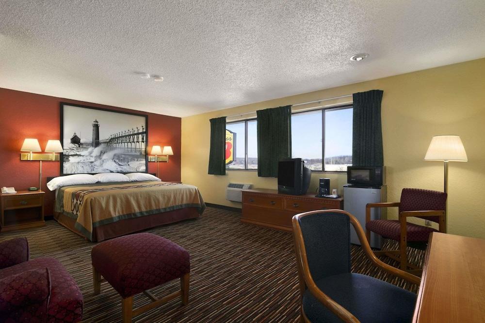 Varios Super 8 by Wyndham Kalamazoo