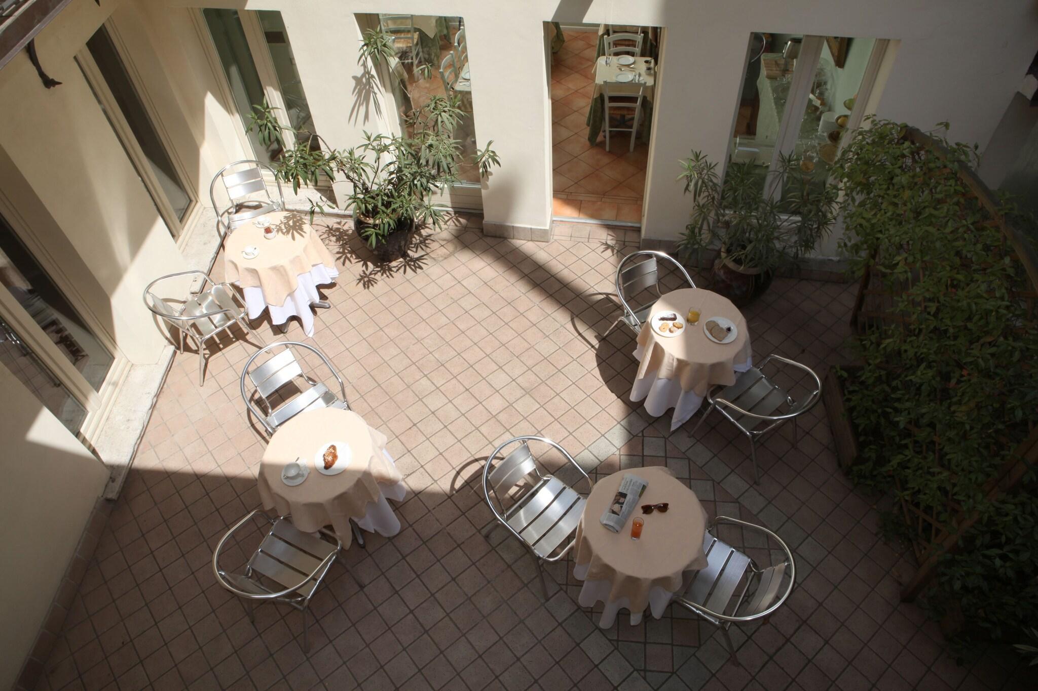 Vista Exterior Albergo Orologio