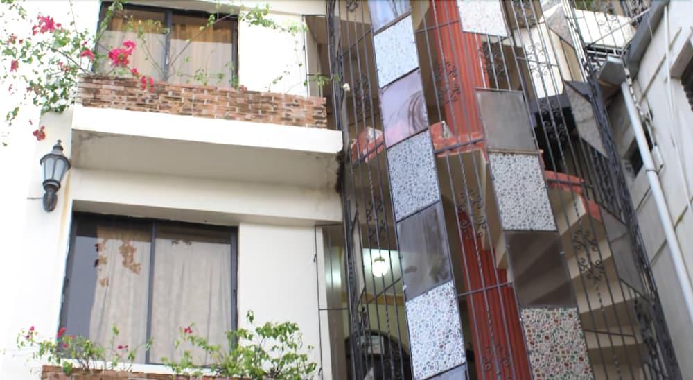 Vista Exterior Hostal Plaza Yu