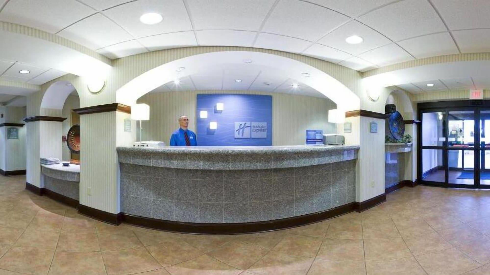 Vista Lobby Holiday Inn Express & Suites - Greenwood by IHG
