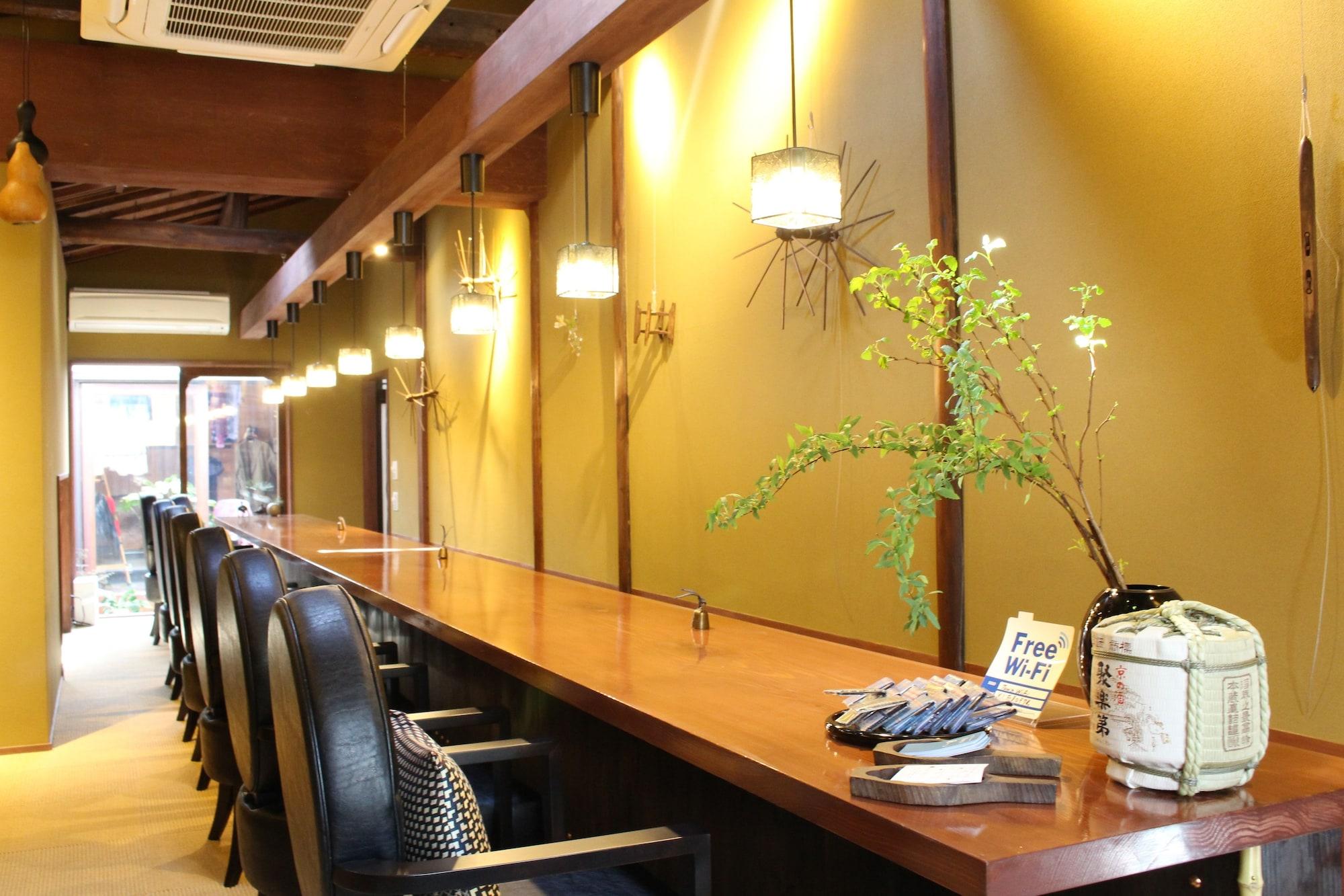 Bar/Salón Tanoya