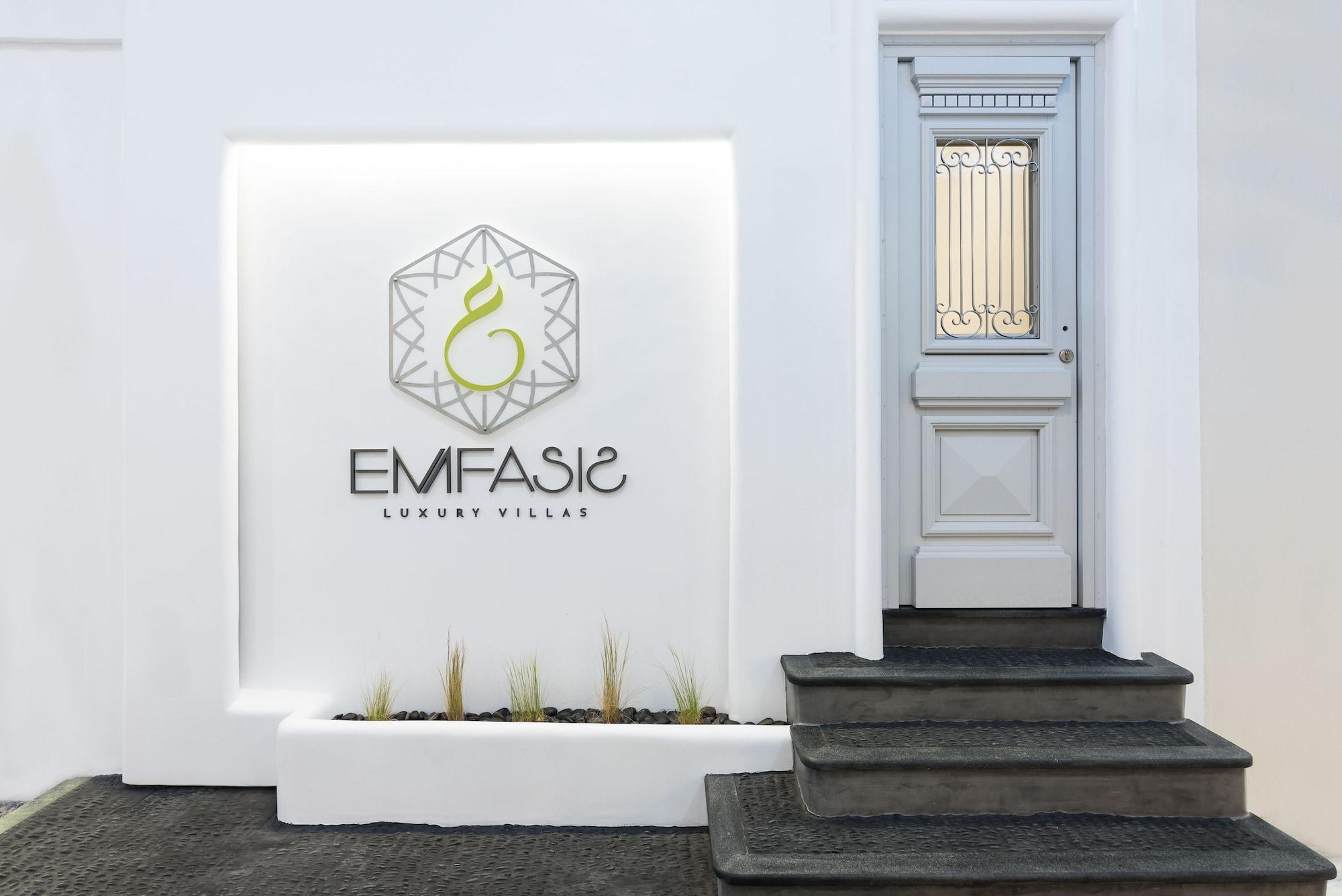 Vista Exterior Emfasis Villa