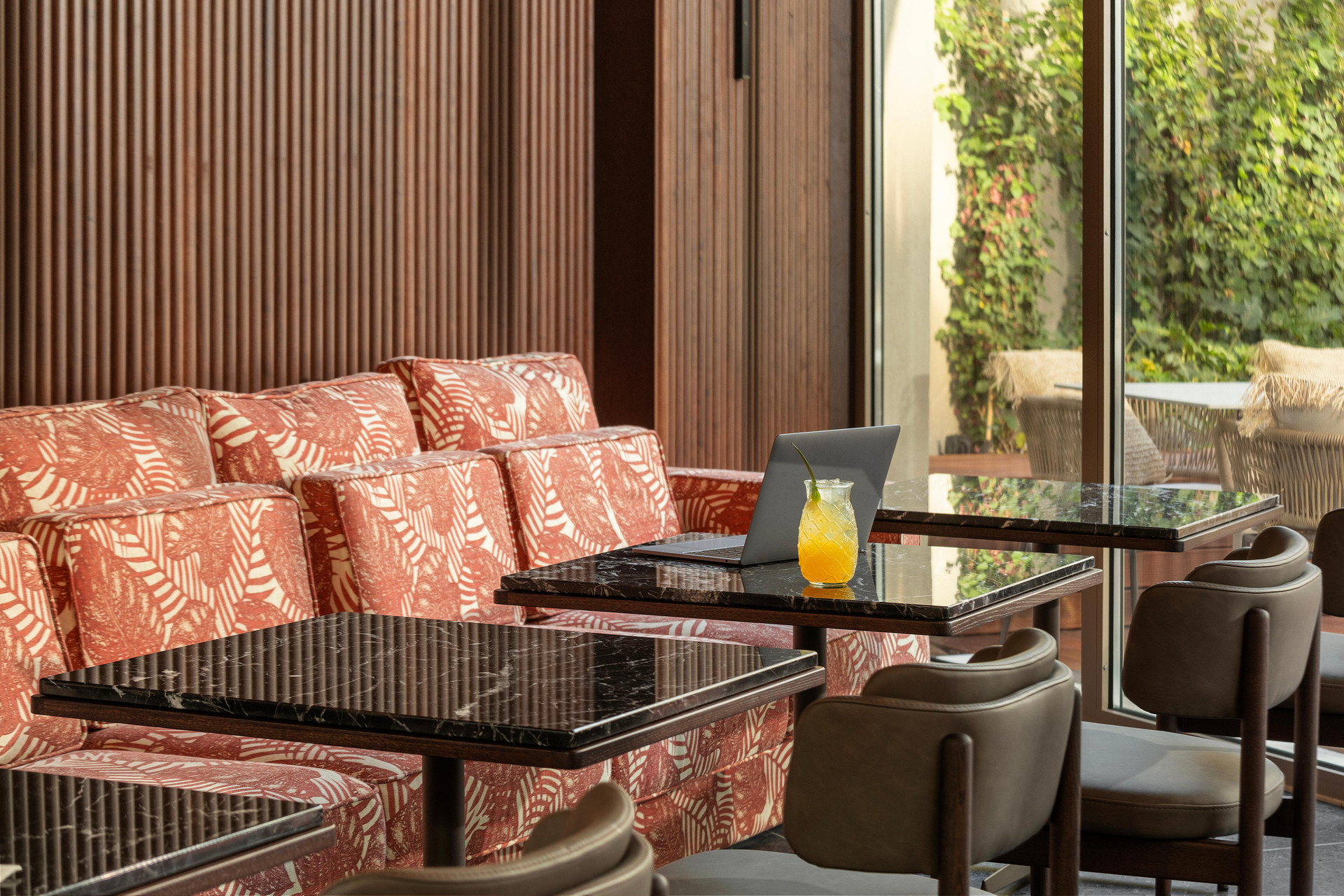 Bar/Salón EVOLUTION Valbom Hotel