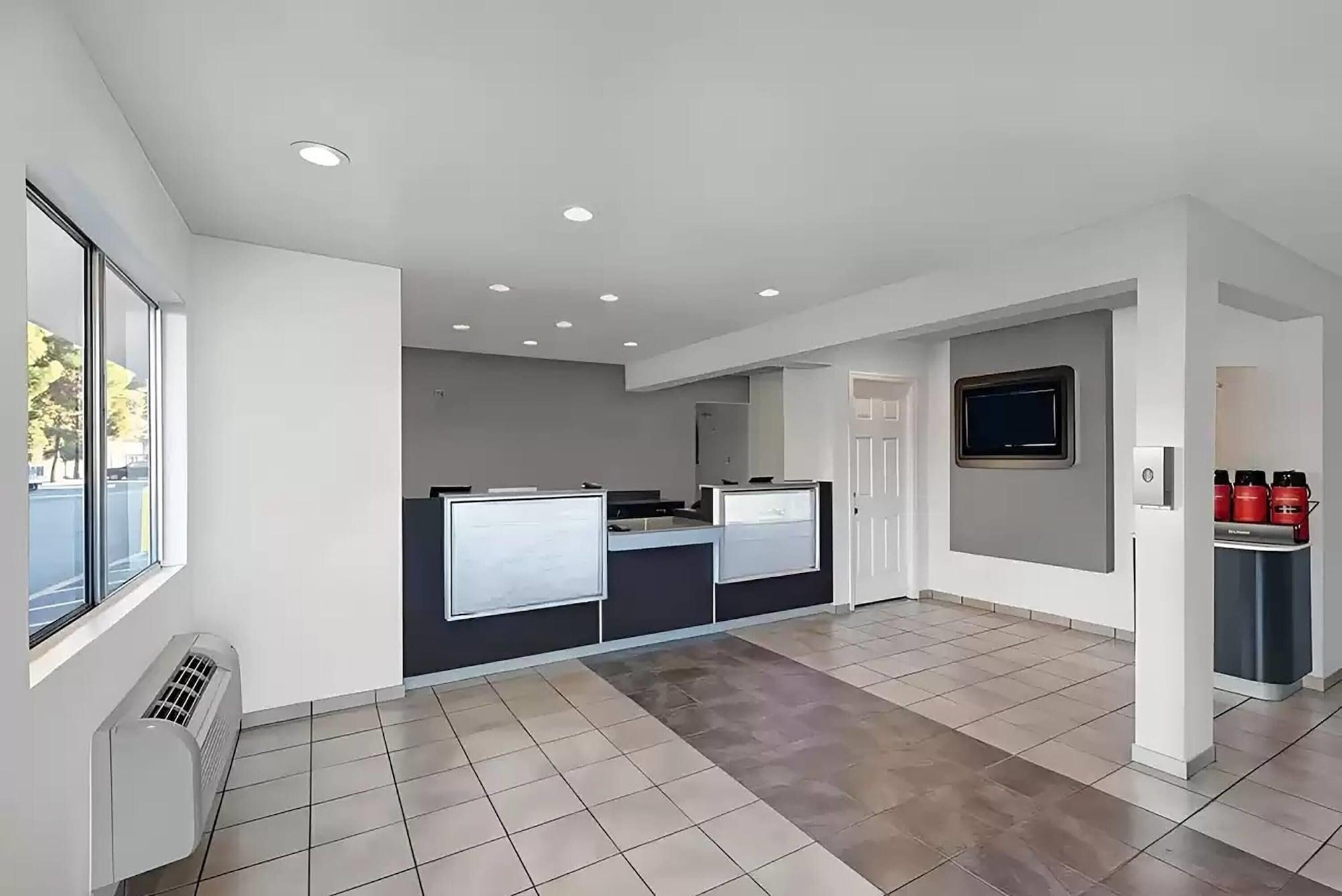 Vista Lobby Super 8 By Wyndham San Jose