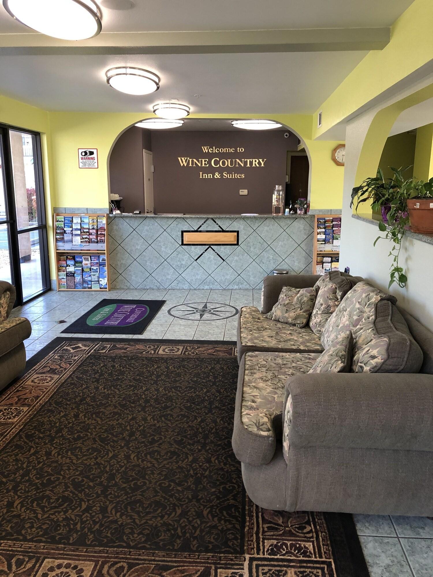 Vista Lobby Cloverdale Wine Country Inn & Suites