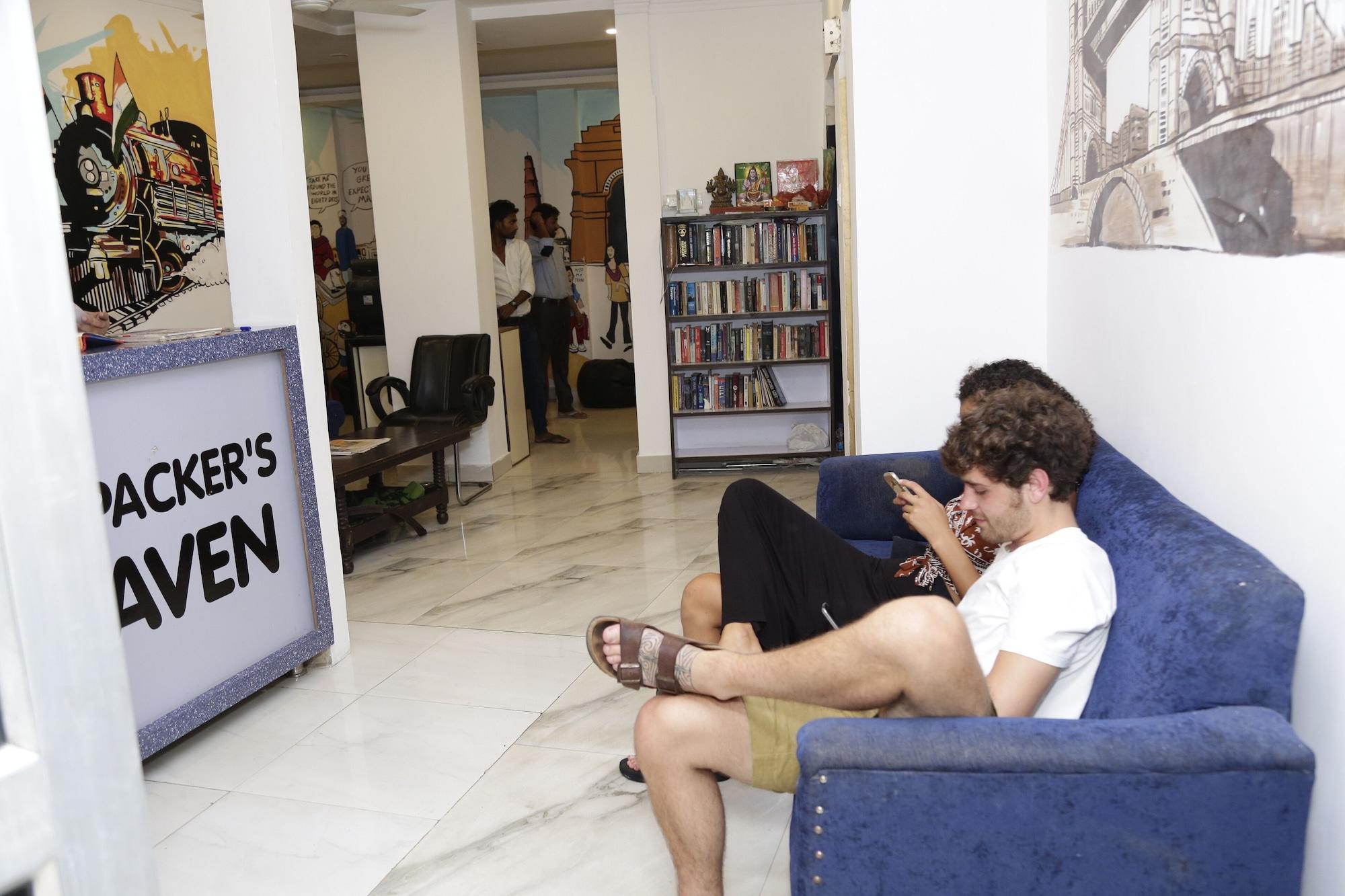 Vista Lobby New King by Backpackers Heaven