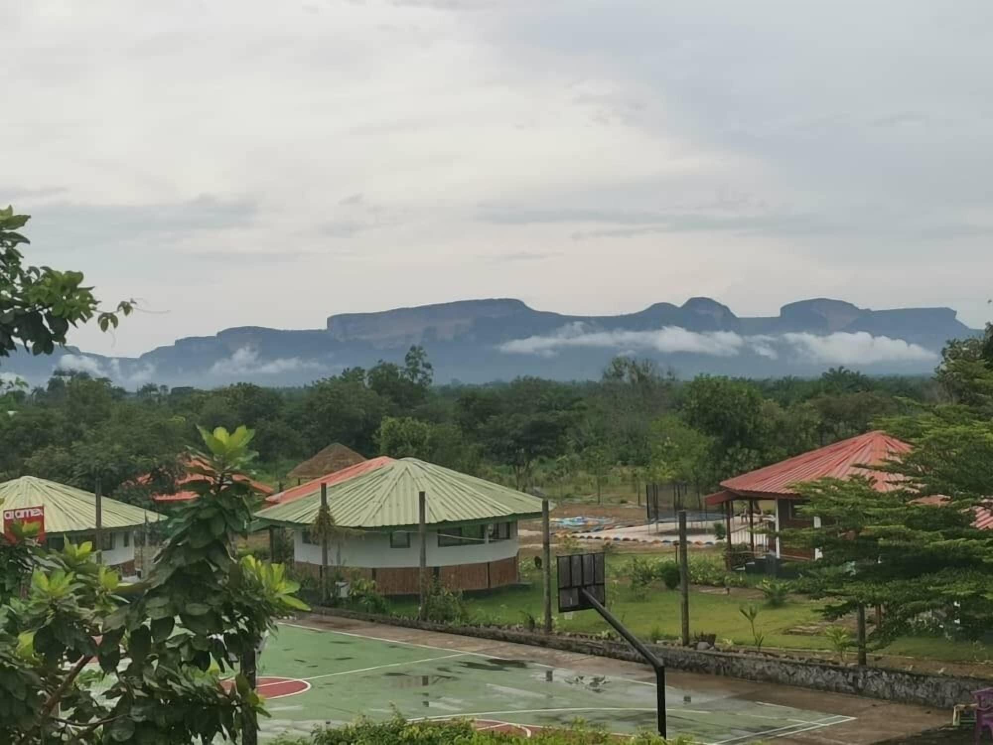 Vista Exterior MAF Village