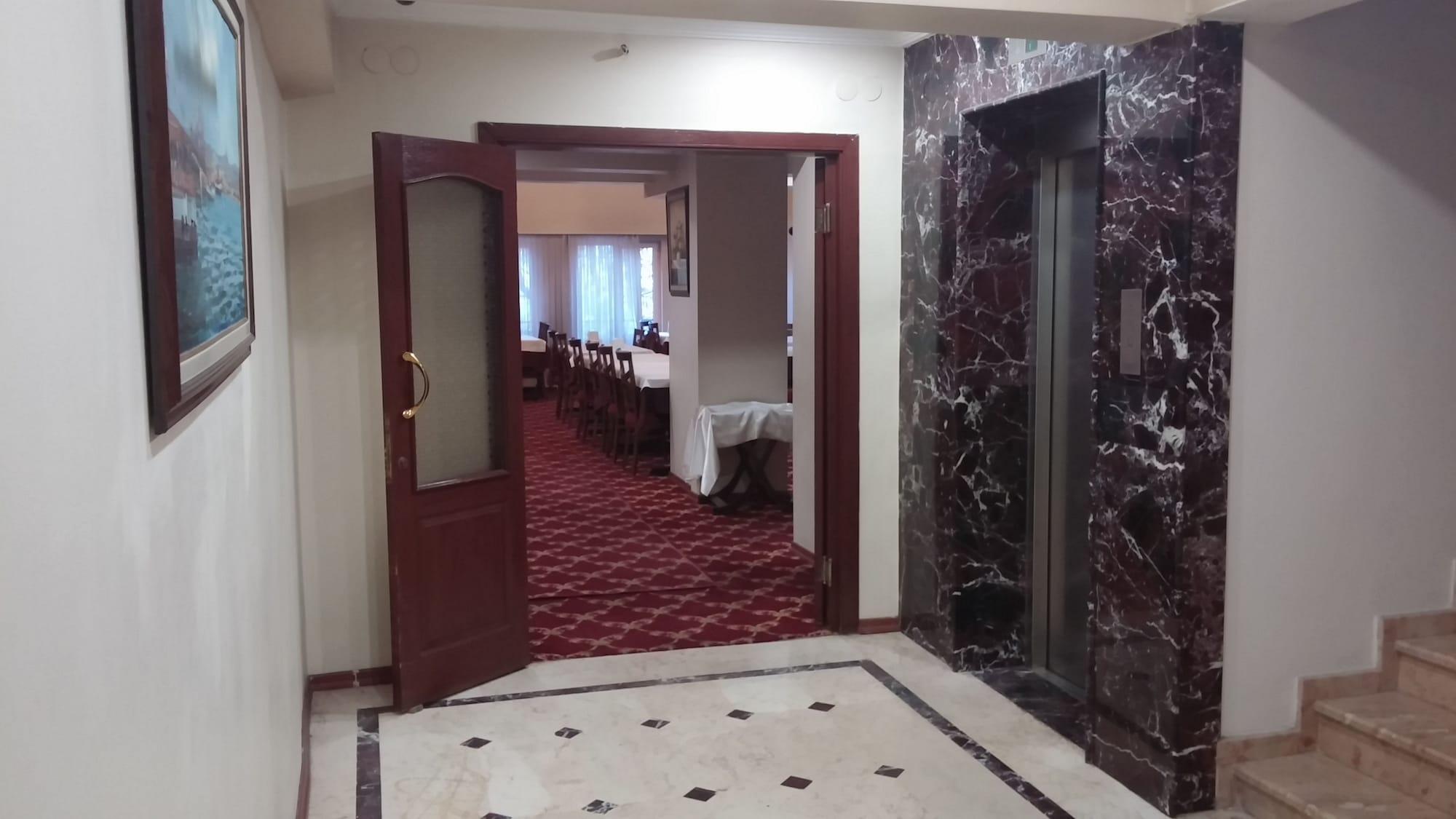 Bar/Salón Ozilhan Hotel
