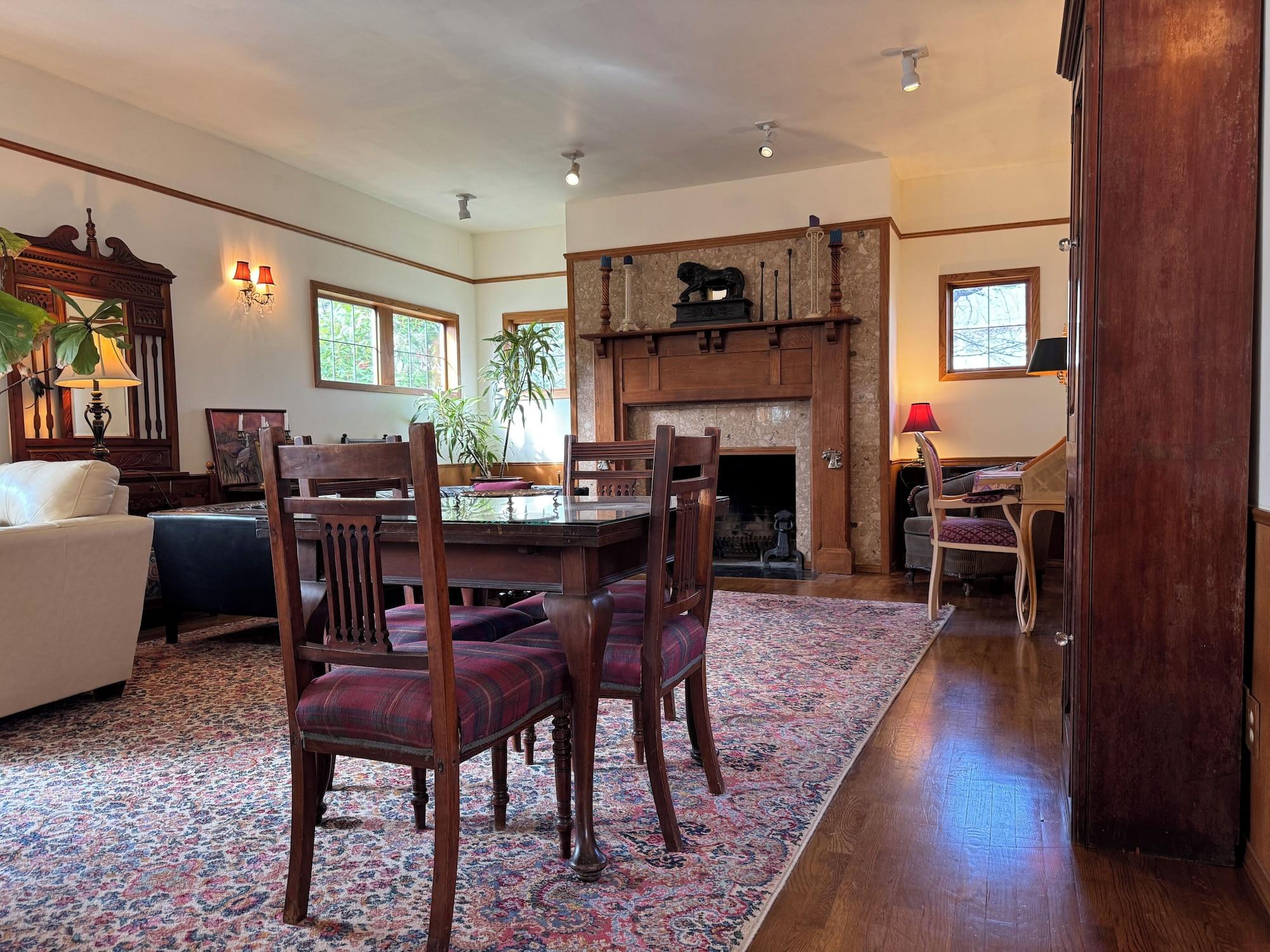 Vista Lobby Cecil Bacon Manor