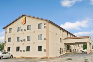 Alojamiento - Super 8 by Wyndham Eureka/Six Flags Nearby