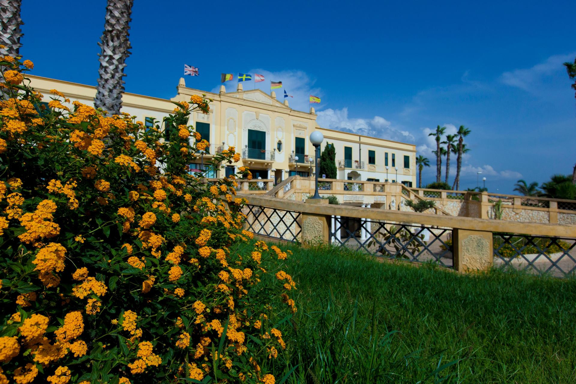 Vista Exterior Delfino Beach Hotel
