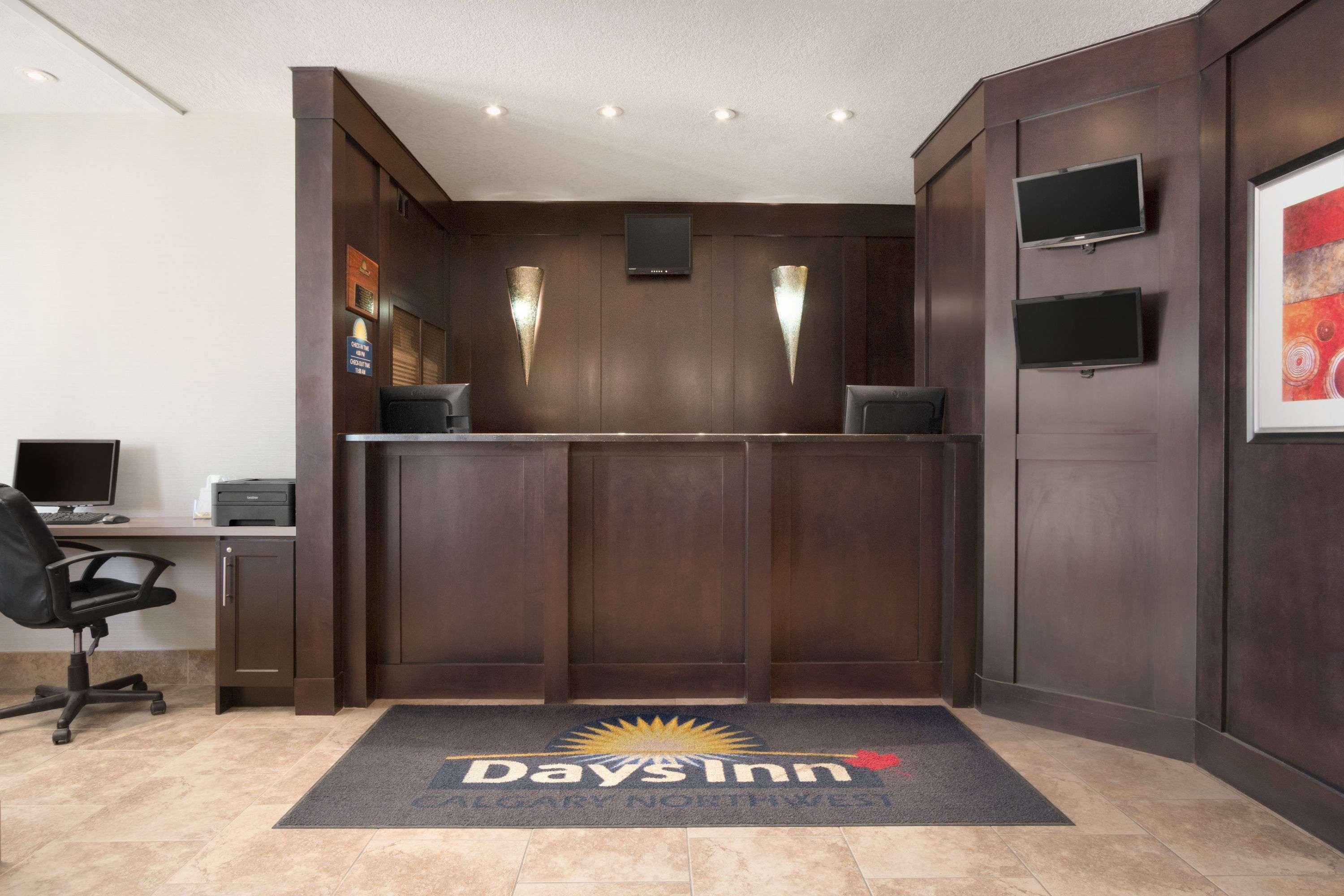 Vista Lobby Days Inn by Wyndham Calgary Northwest