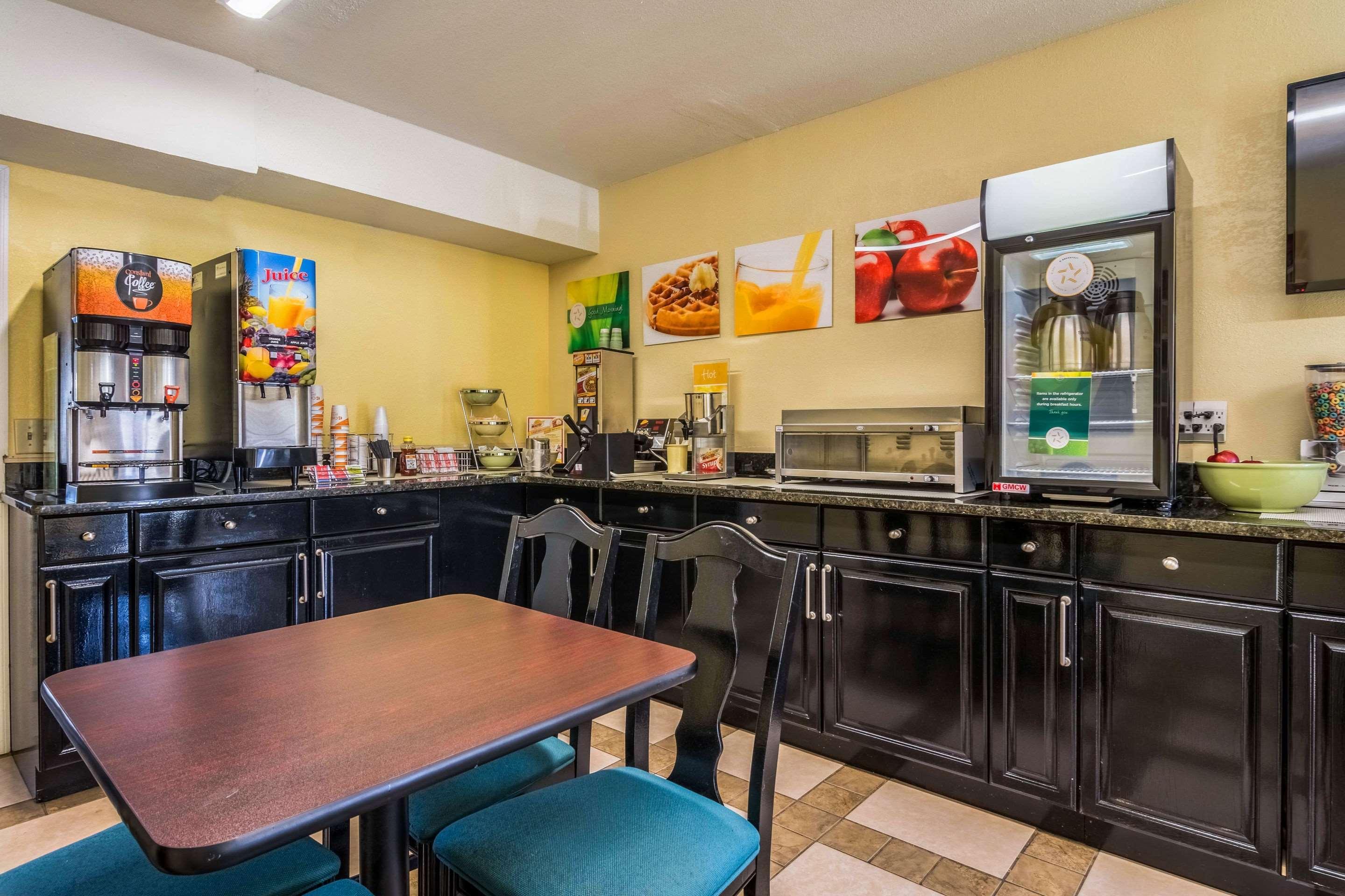 Restaurant Quality Inn Thomson Area