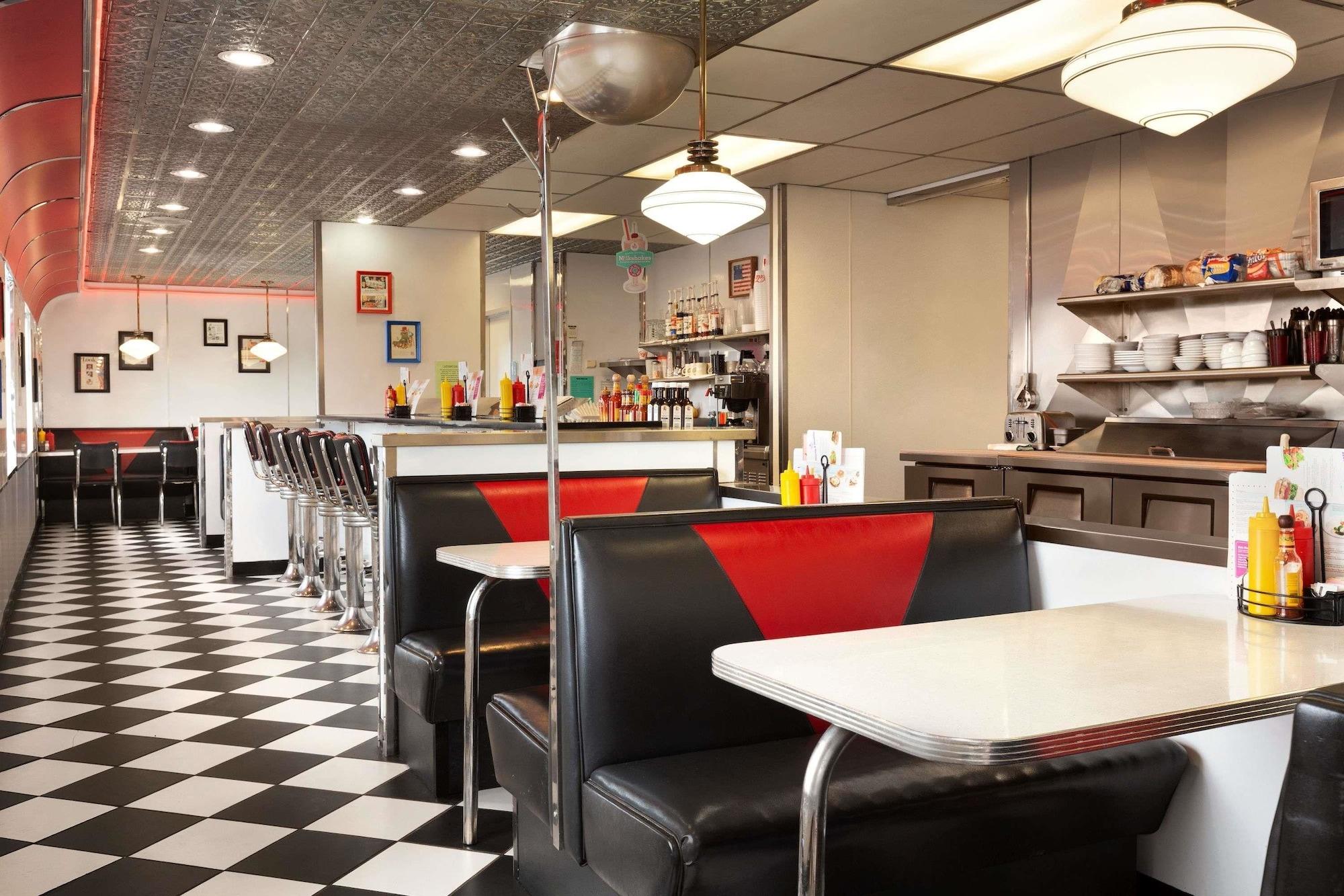 Restaurant Travelodge by Wyndham Milford
