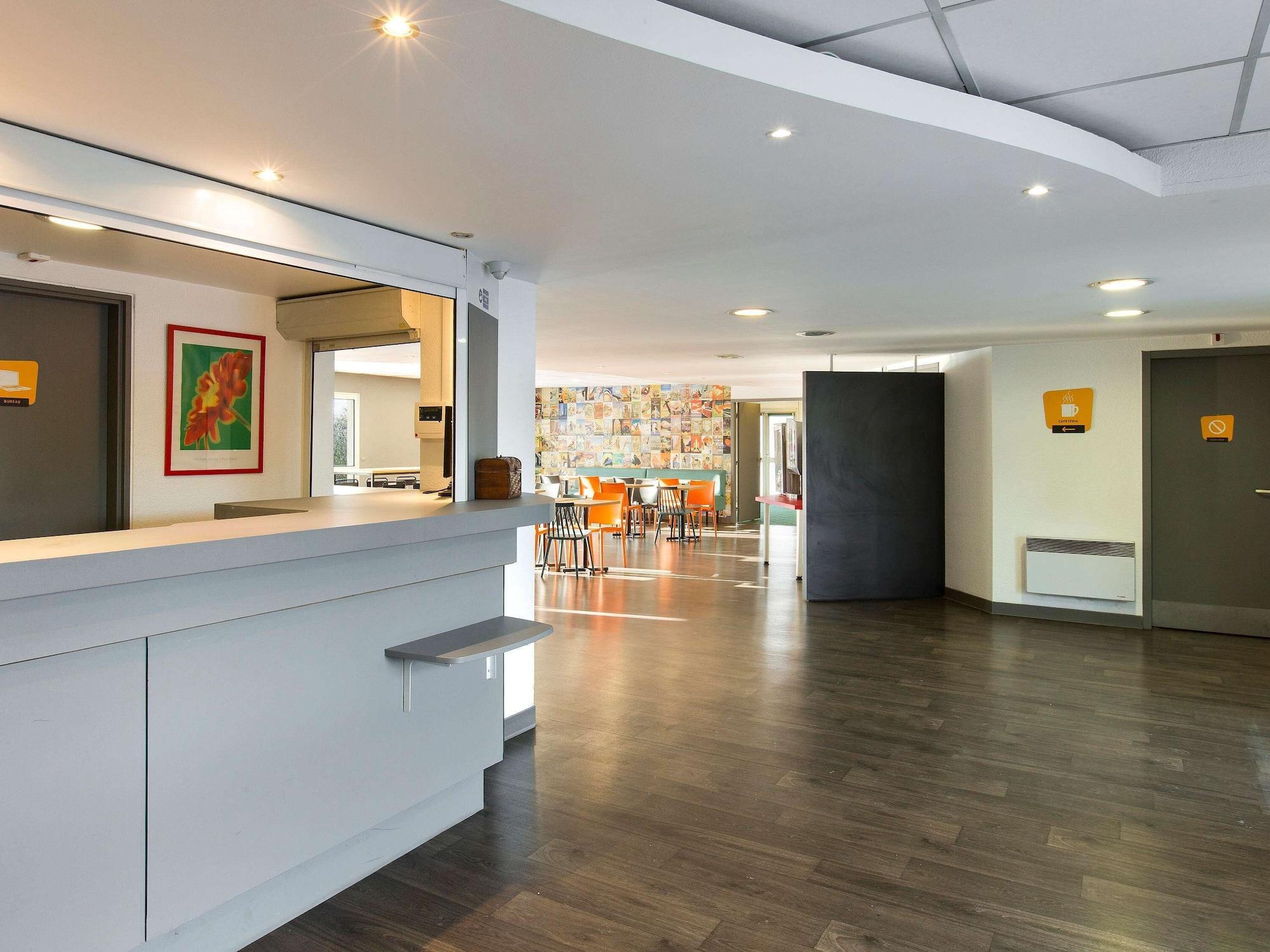 Vista Lobby hotelF1 Igny Massy TGV