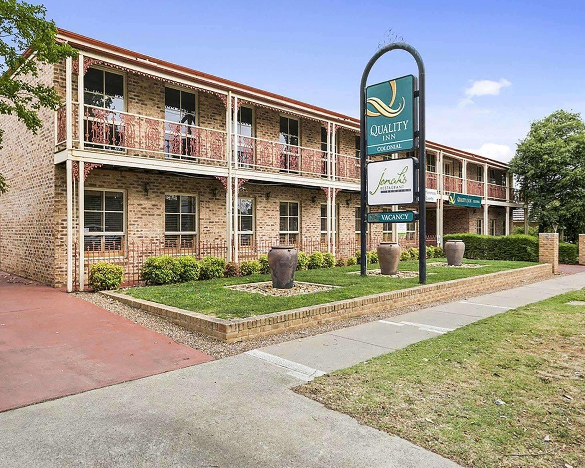 Vista Exterior Quality Inn Colonial