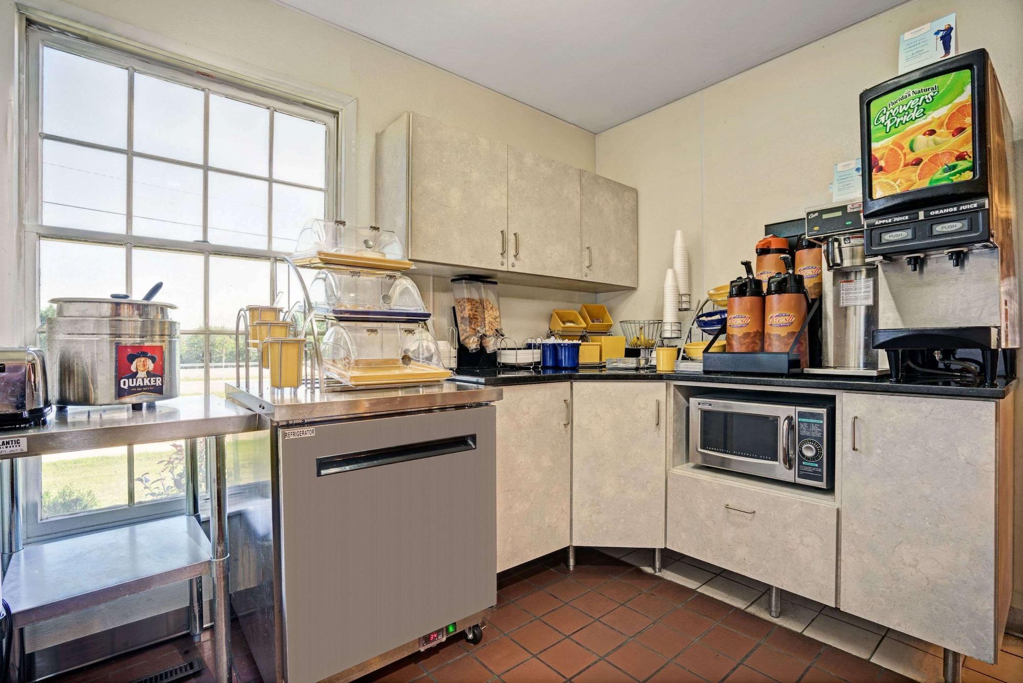 Varios Travelodge by Wyndham Red Wing