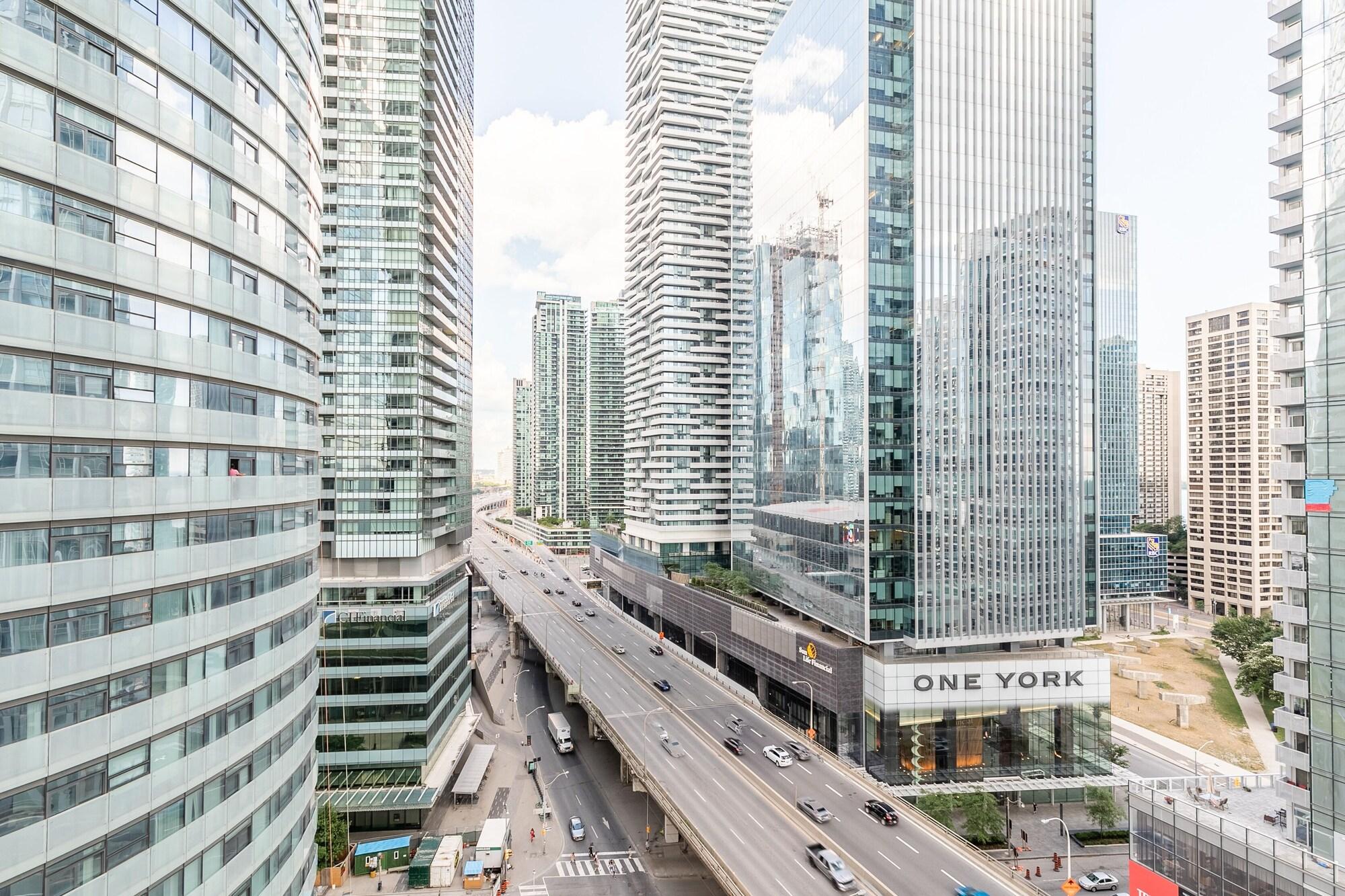 Equipamiento de Habitación Stallion Suites Opp CN Tower & Scotiabank Arena
