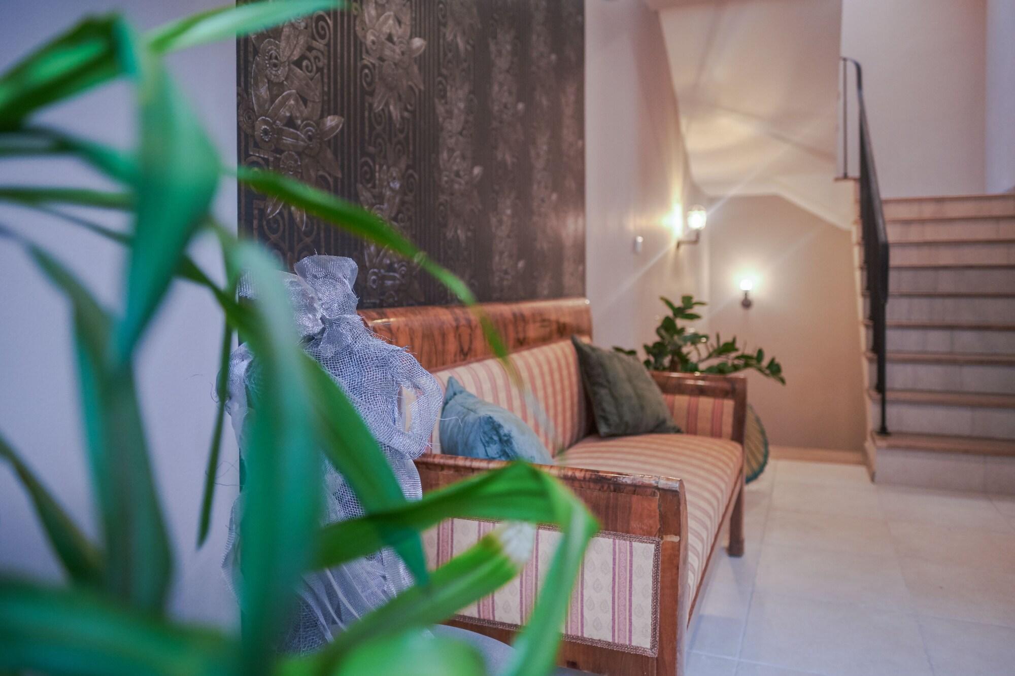 Vista Lobby Peacock Boutique Apartments