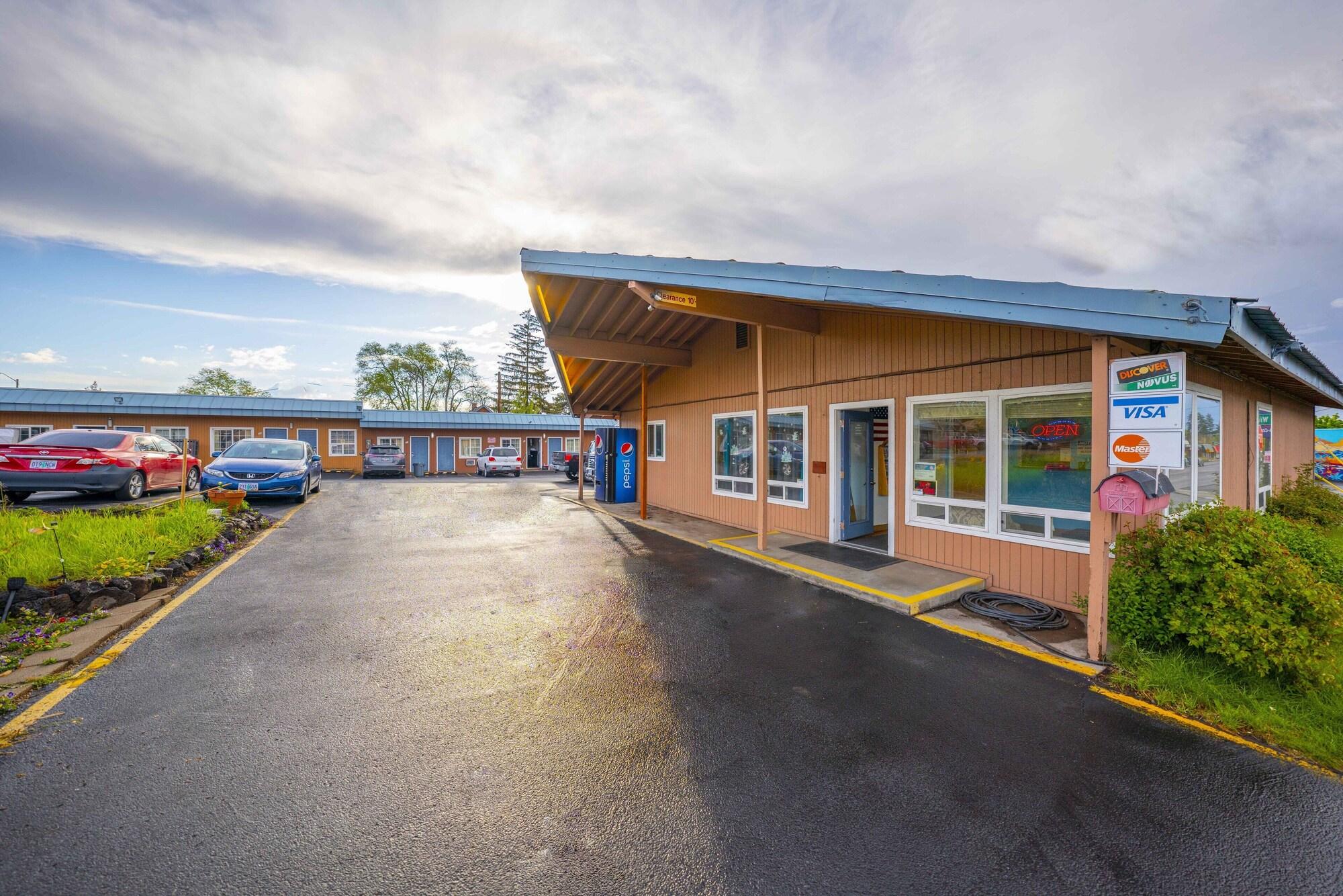 Vista Exterior Royal Gateway Motel By OYO