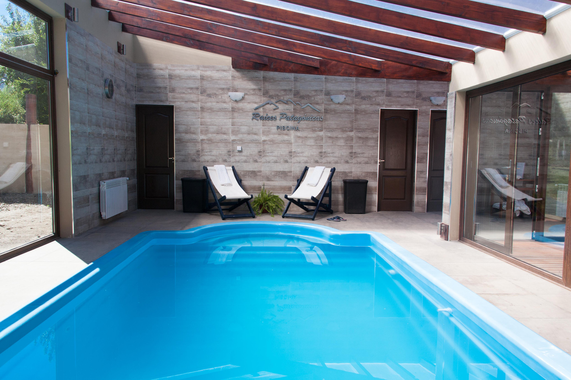 Vista Piscina Apart Raices Patagonicas