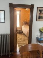 Alquiler Vacacional - Queenan, 1-St Floor, 2-bed, Downtown Historic Mystic.  Short walk to everything.