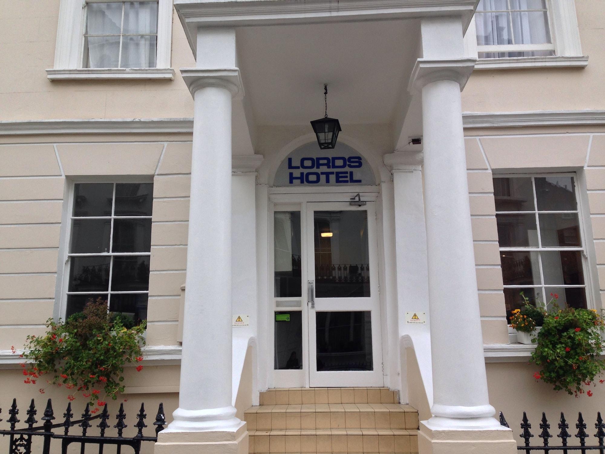 Varios Lords Hotel