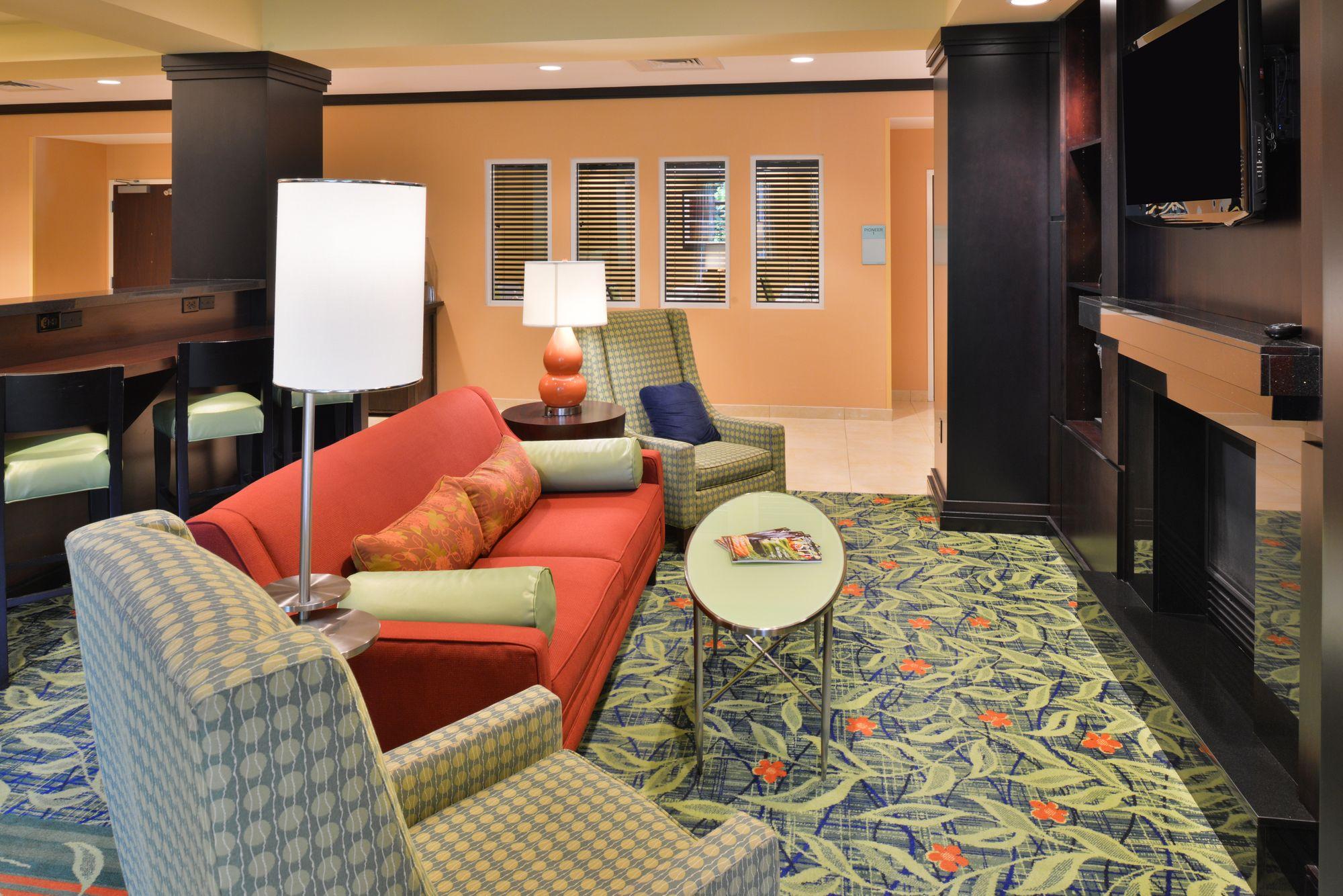 Vista Lobby Fairfield by Marriott Inn & Suites Tacoma Puyallup