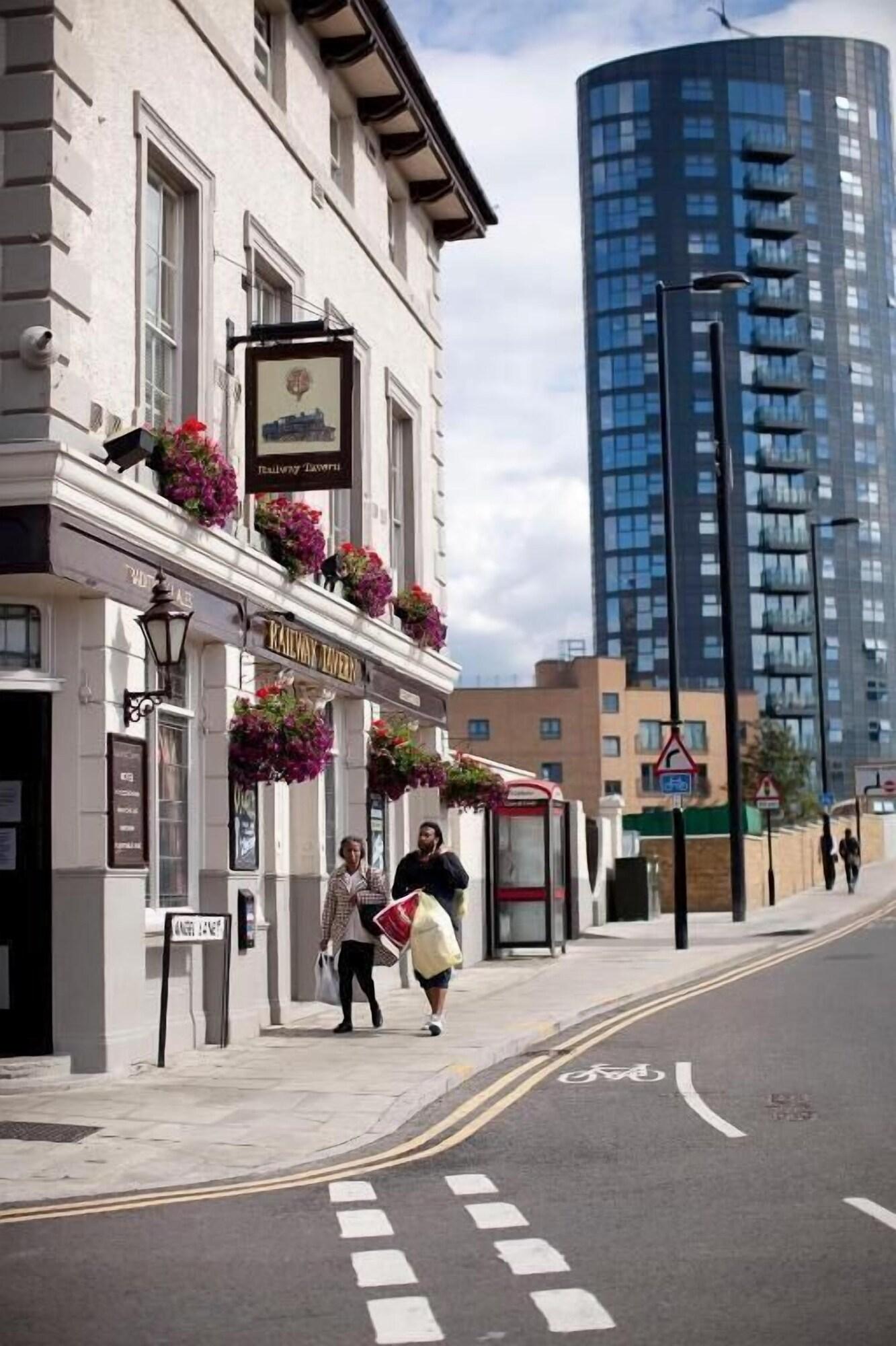 Vista Exterior The Railway Tavern Hotel