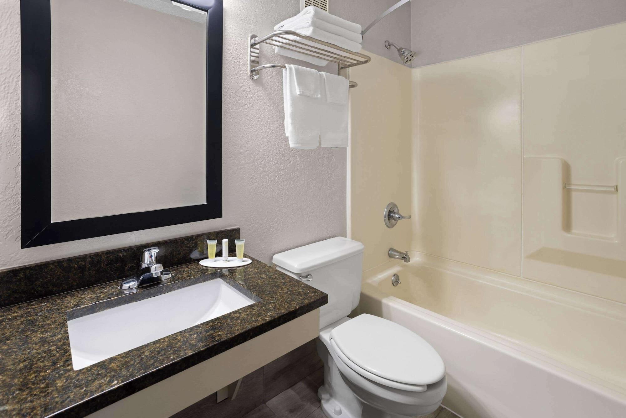 Equipamiento de Habitación Days Inn by Wyndham Hornell NY