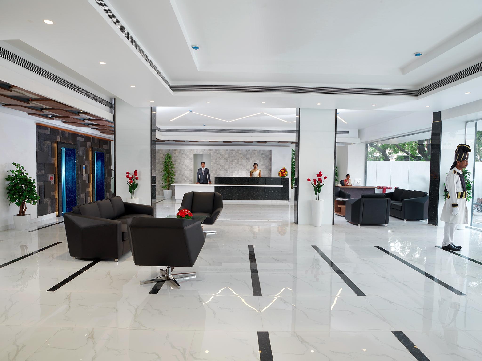 Vista Lobby The Central Residency